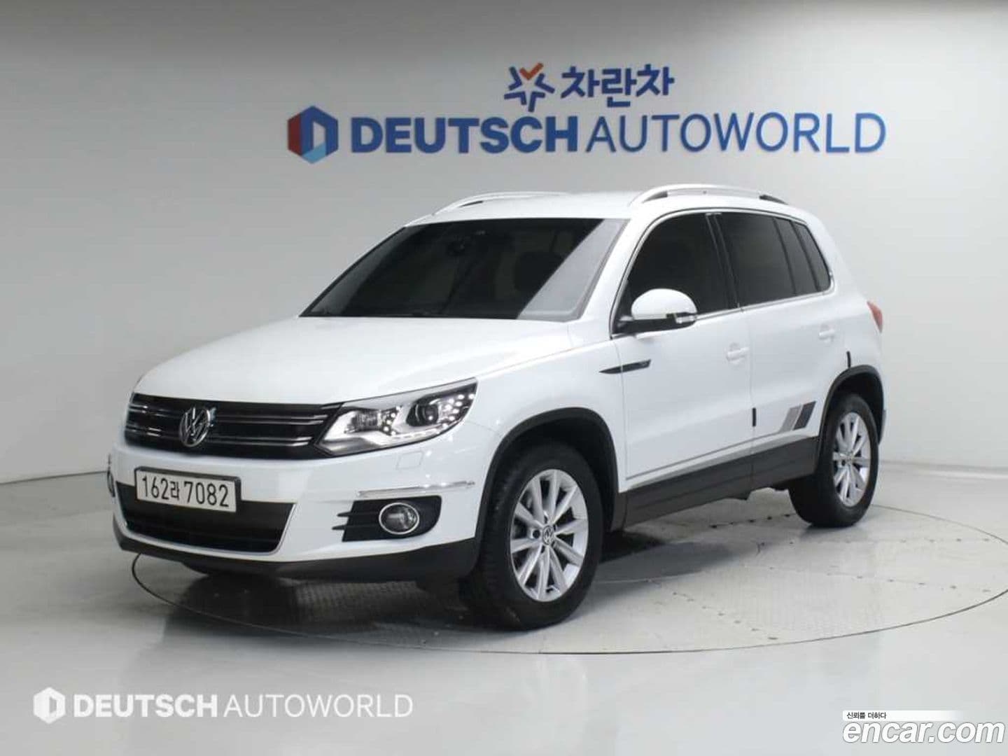 Main__Slider__Photo:Tiguan Volkswagen 2015.10-0
