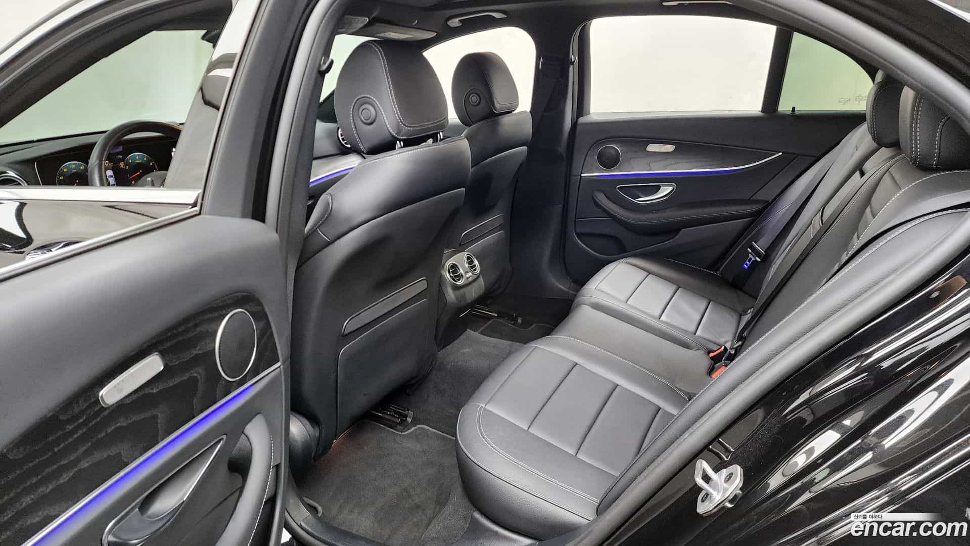 E-Class Mercedes-Benz 2023.8-INNER-036