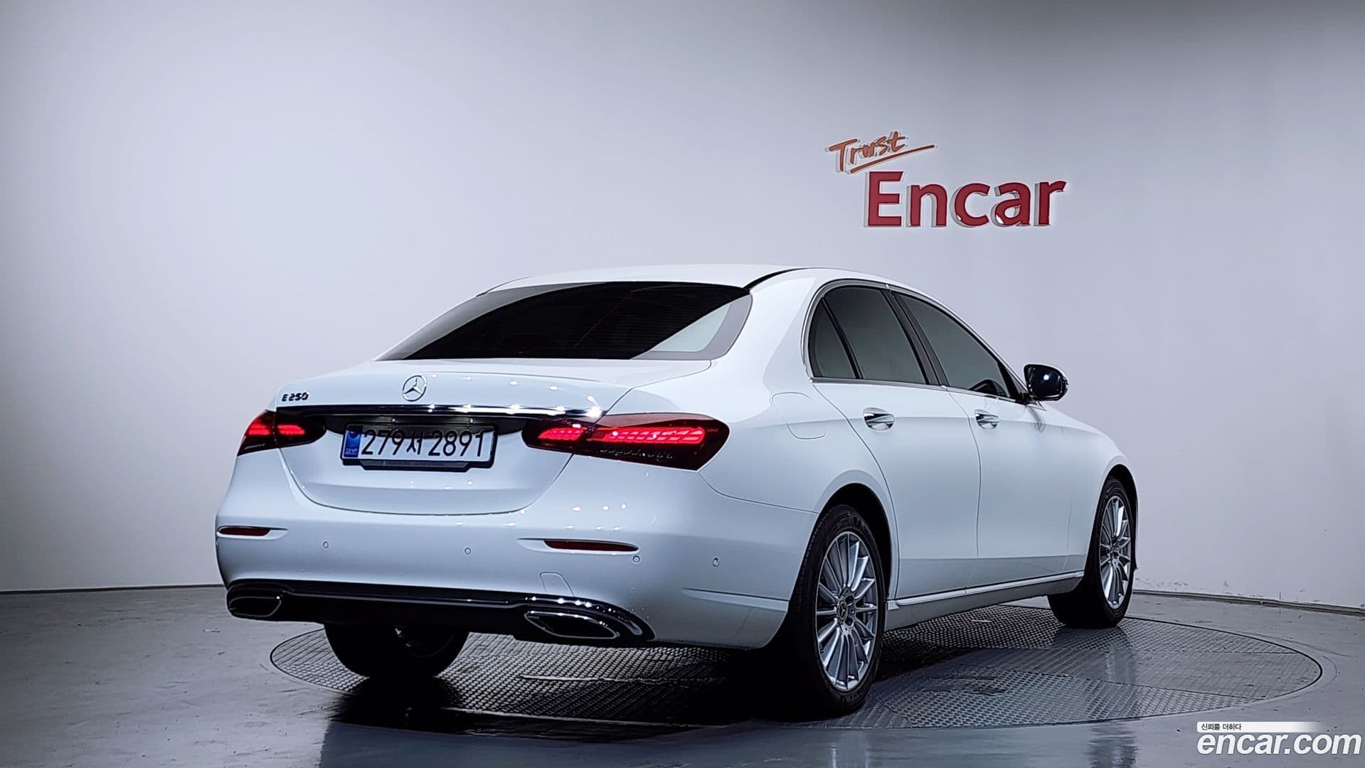 Main__Slider__Photo:E-Class Mercedes-Benz 2022.7-1