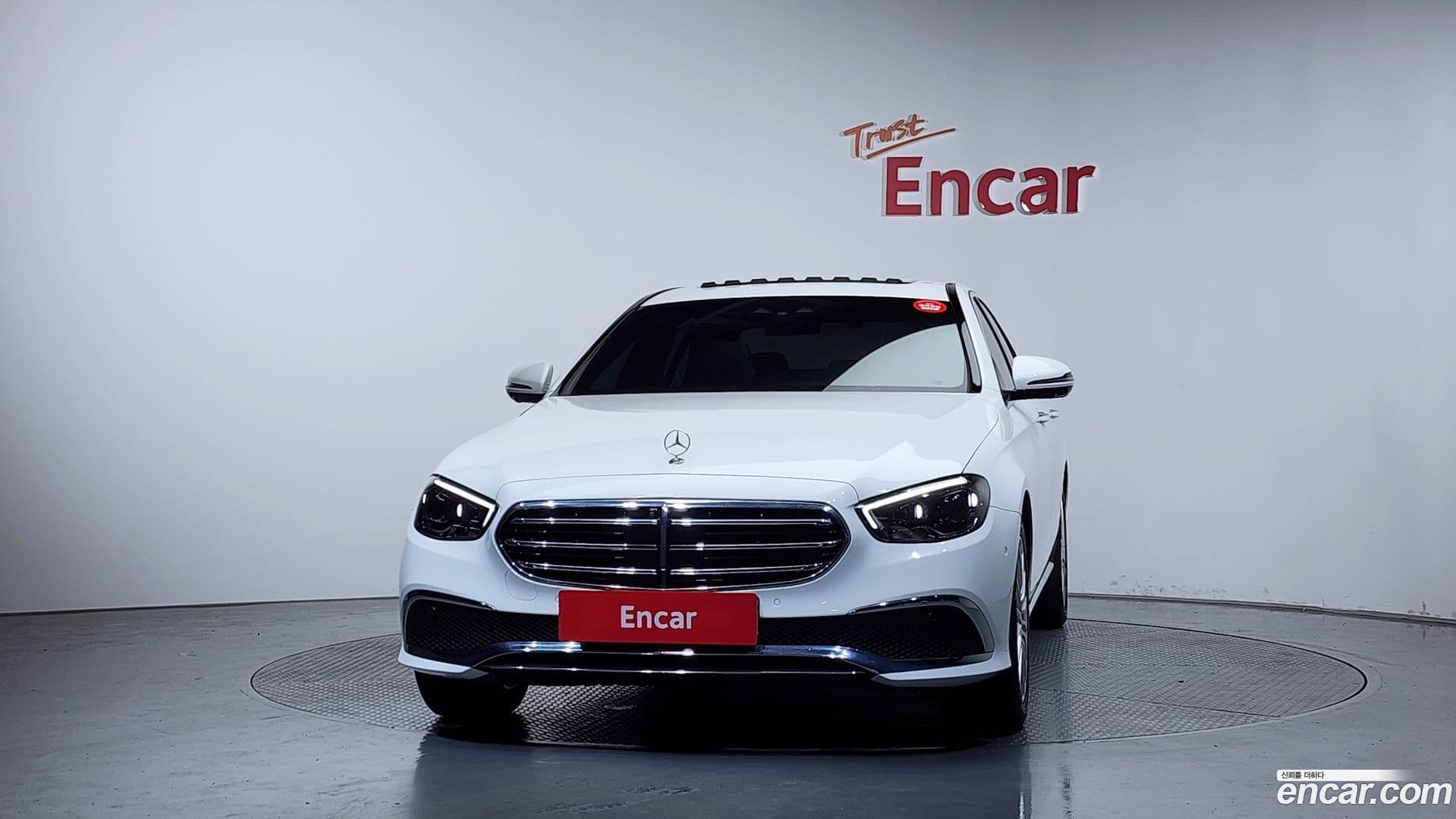 Main__Slider__Photo:E-Class Mercedes-Benz 2022.7-2
