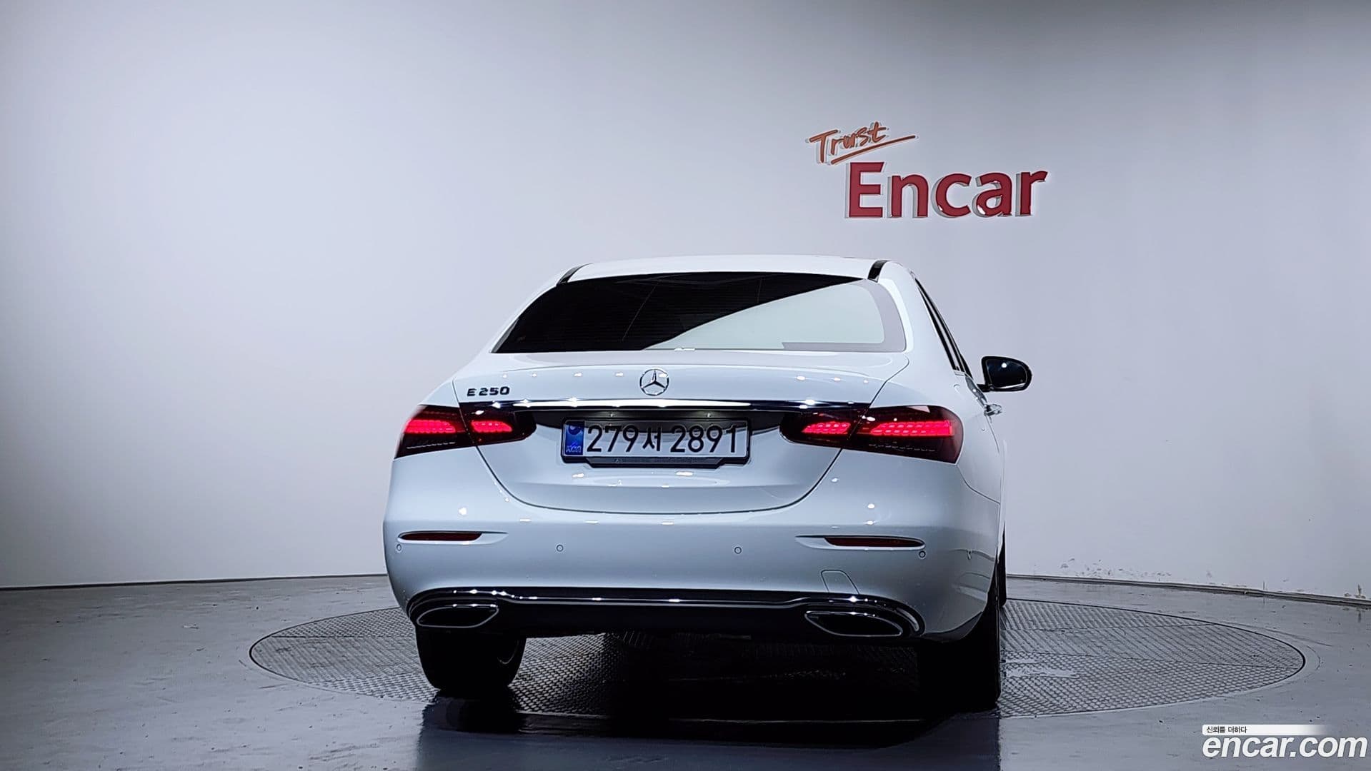 Main__Slider__Photo:E-Class Mercedes-Benz 2022.7-3