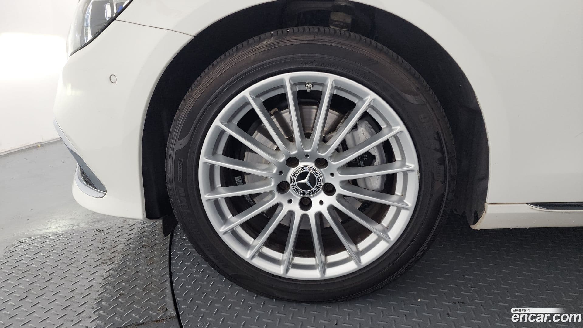 Main__Slider__Photo:E-Class Mercedes-Benz 2022.7-4