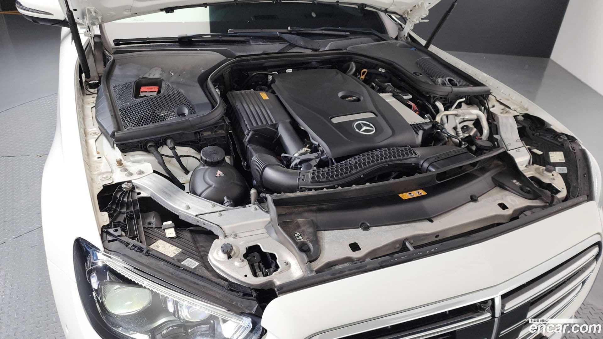 Main__Slider__Photo:E-Class Mercedes-Benz 2022.7-5
