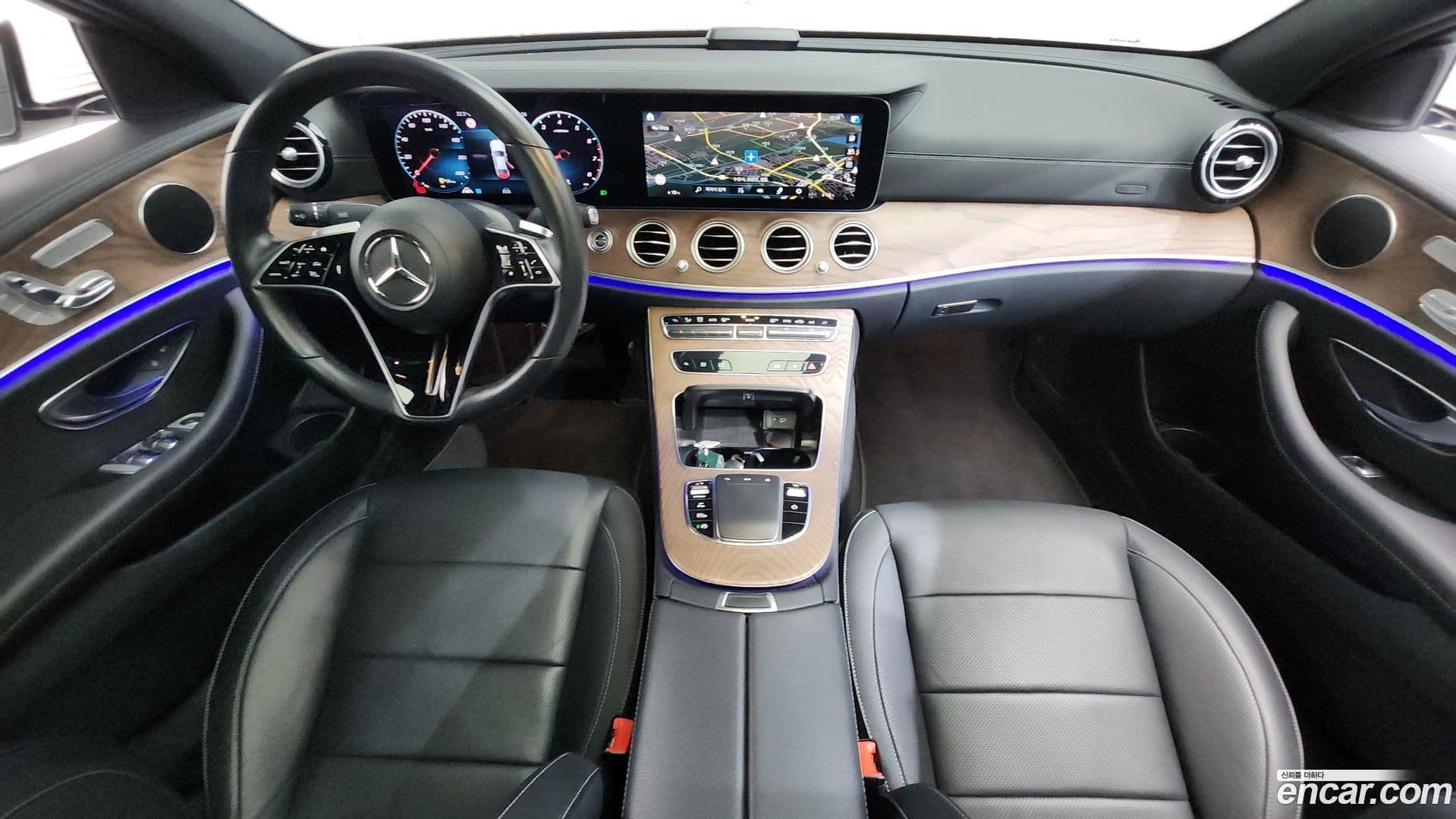 Main__Slider__Photo:E-Class Mercedes-Benz 2022.7-6