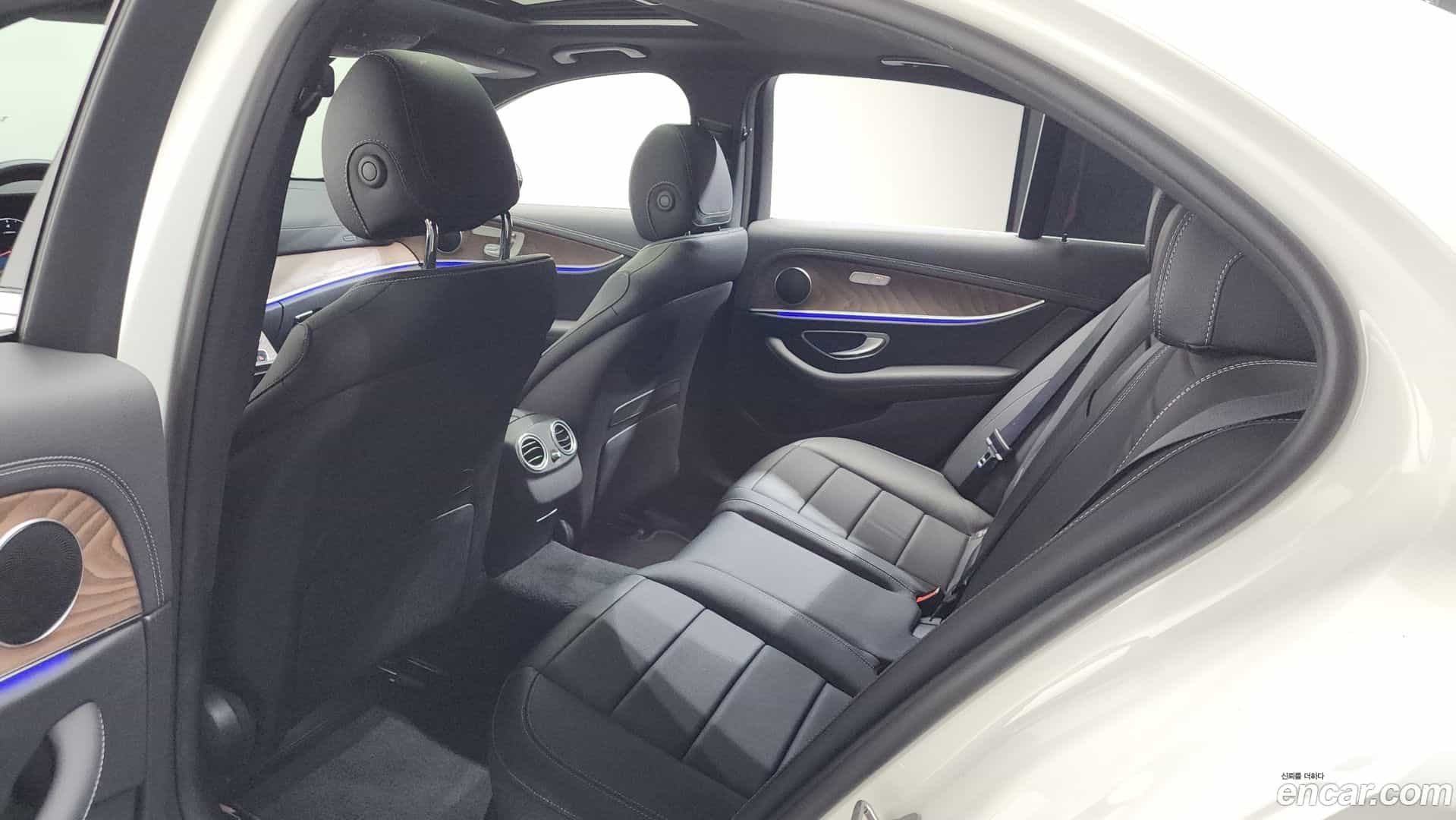 E-Class Mercedes-Benz 2022.7-OPTION-015
