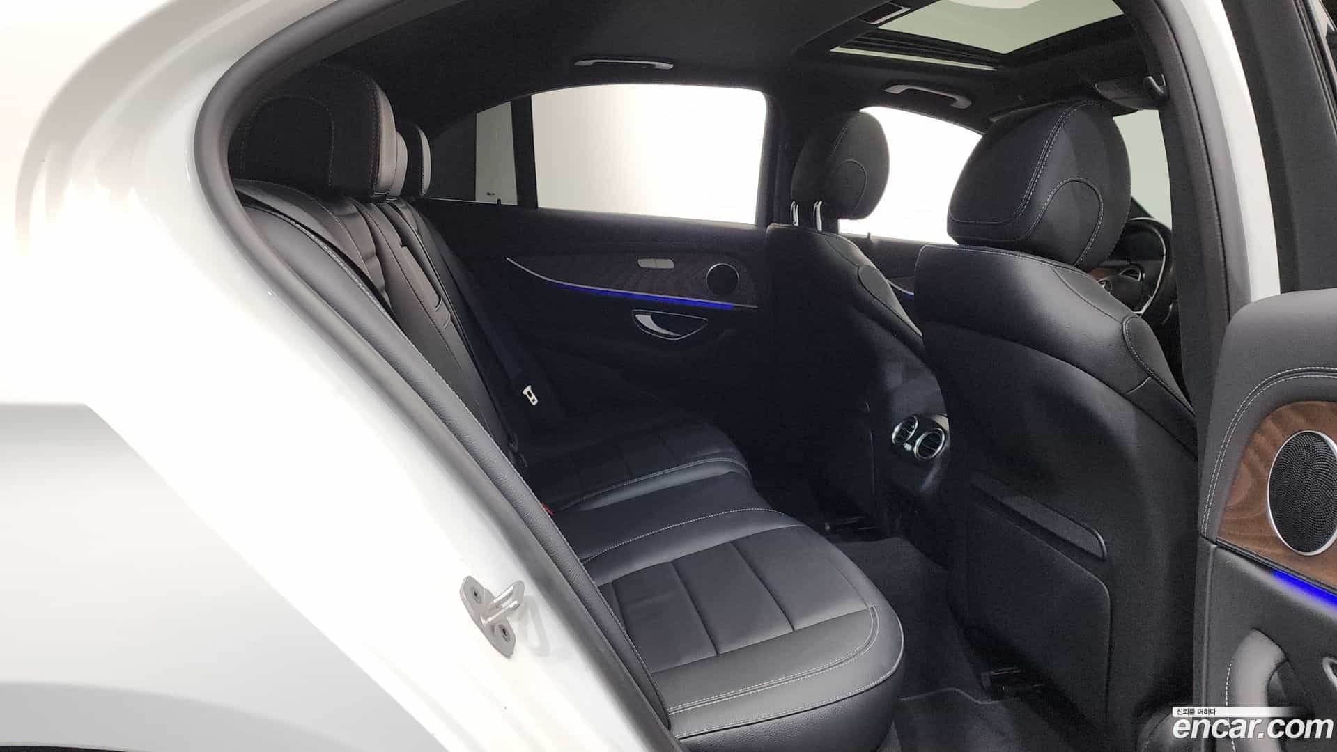 E-Class Mercedes-Benz 2022.7-OPTION-016