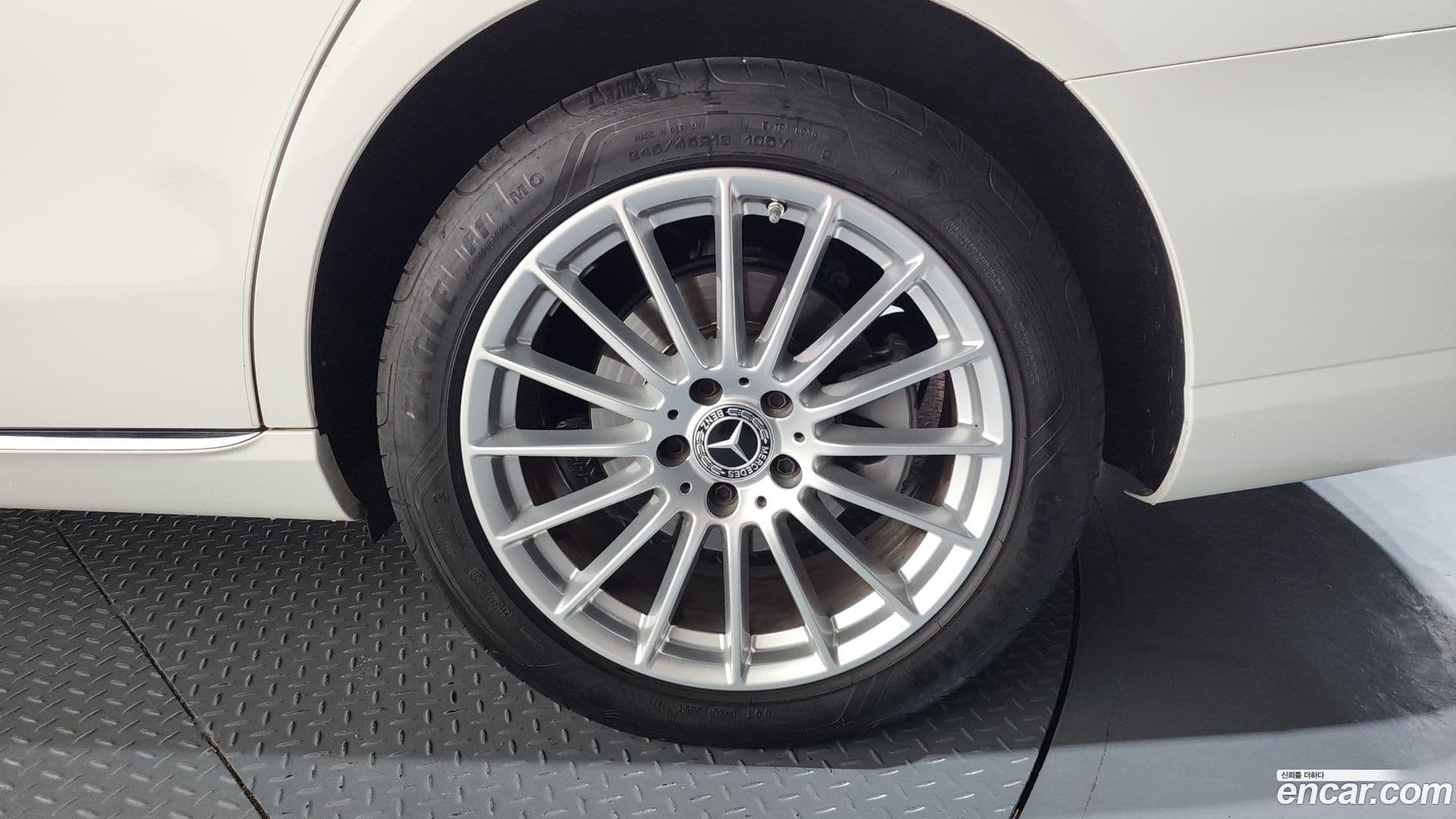 Main__Slider__Photo:E-Class Mercedes-Benz 2022.7-20