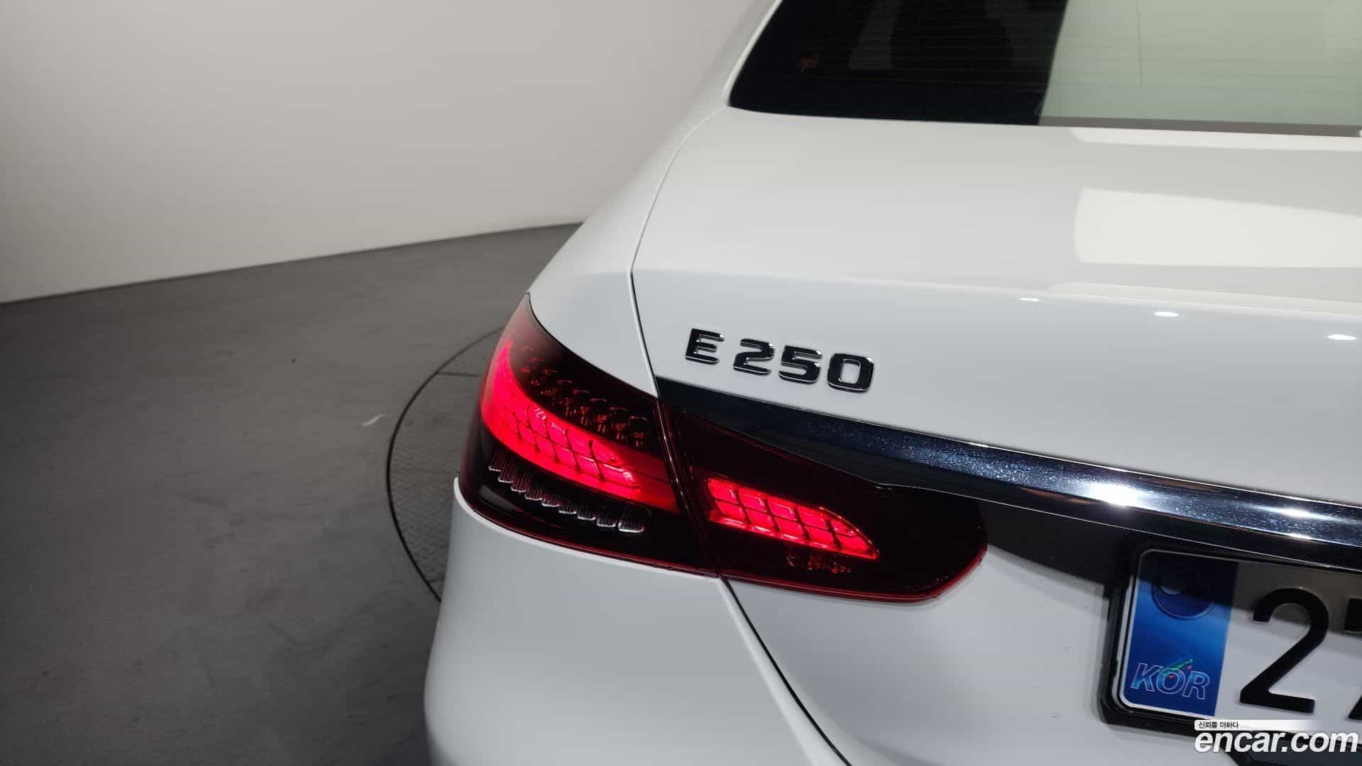 E-Class Mercedes-Benz 2022.7-OUTER-033