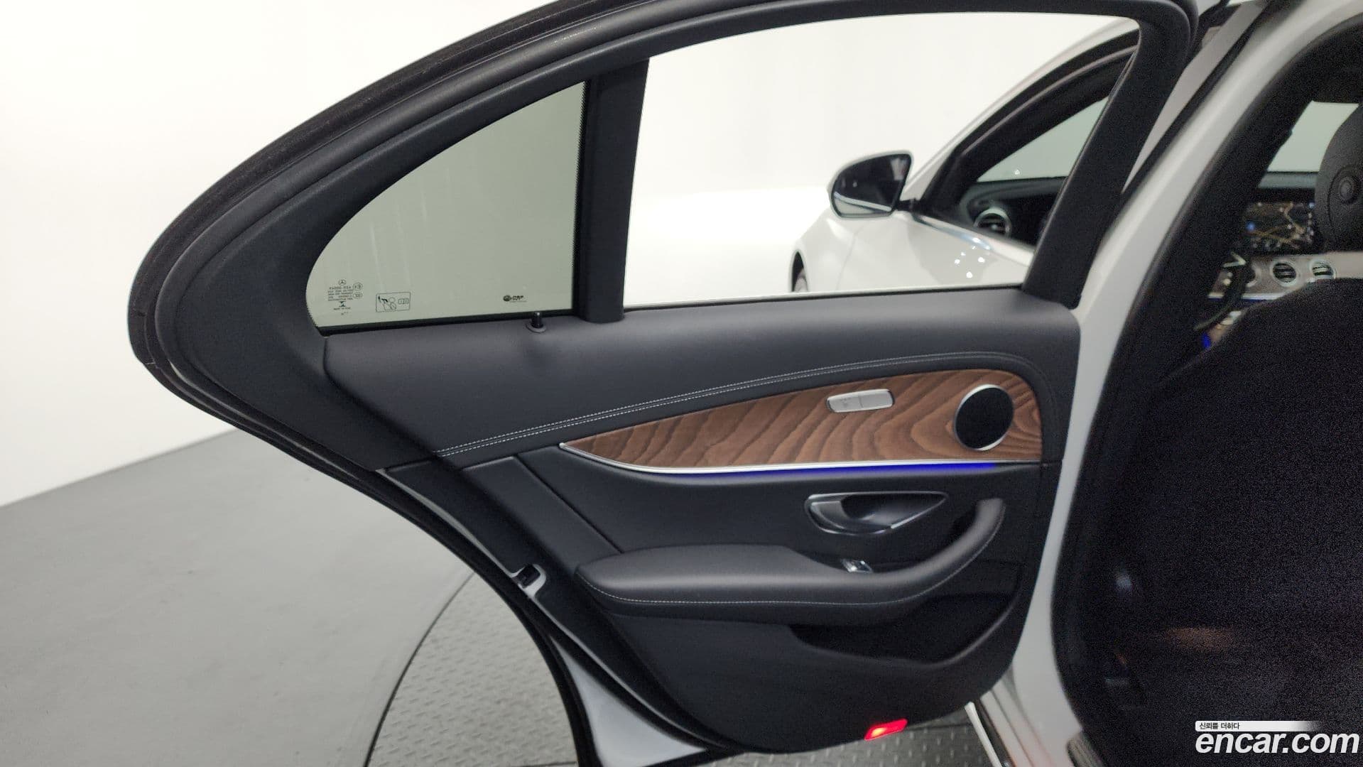 Main__Slider__Photo:E-Class Mercedes-Benz 2022.7-24