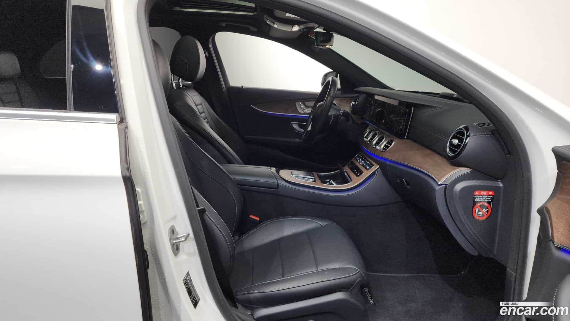 E-Class Mercedes-Benz 2022.7-INNER-036