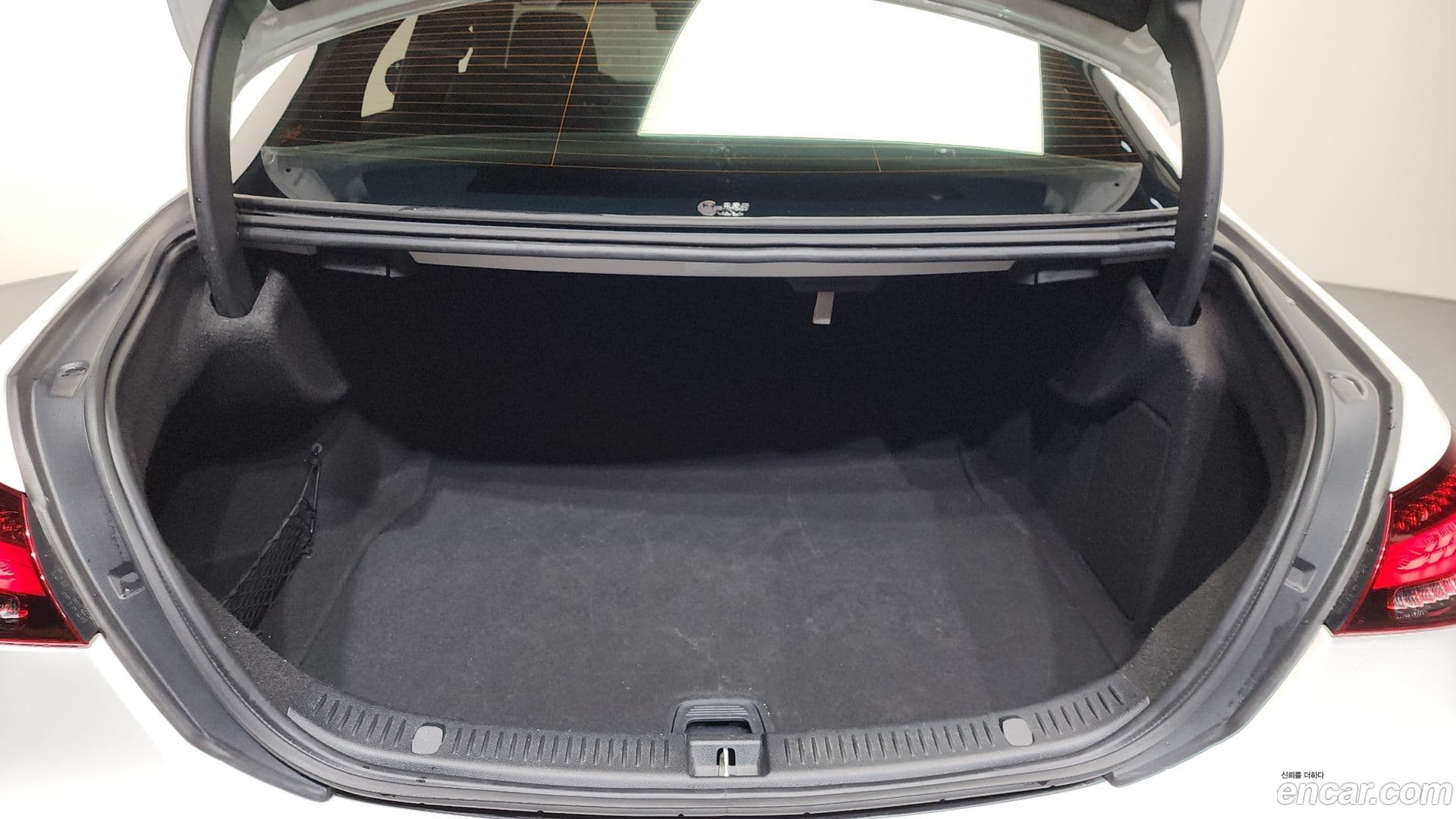 Main__Slider__Photo:E-Class Mercedes-Benz 2022.7-26