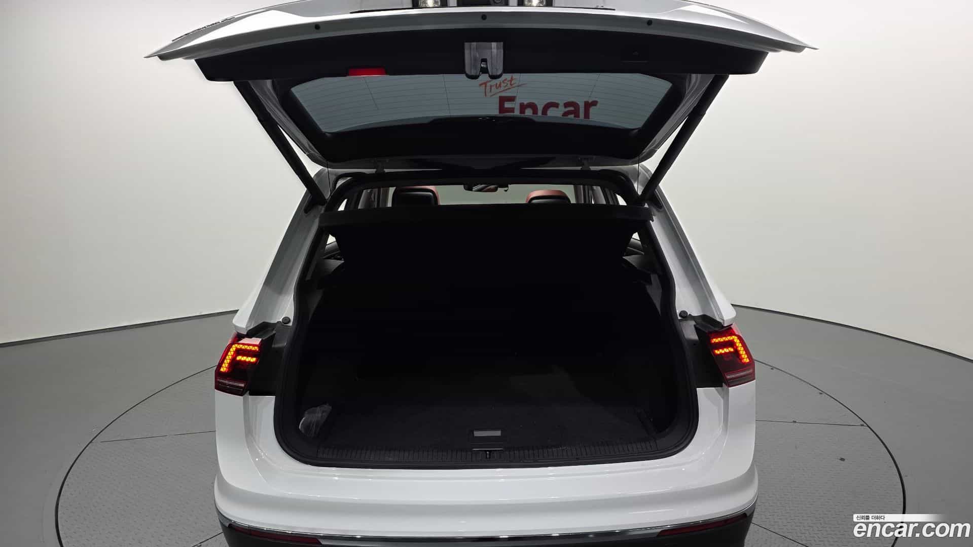 Tiguan Volkswagen 2020.0-OPTION-024