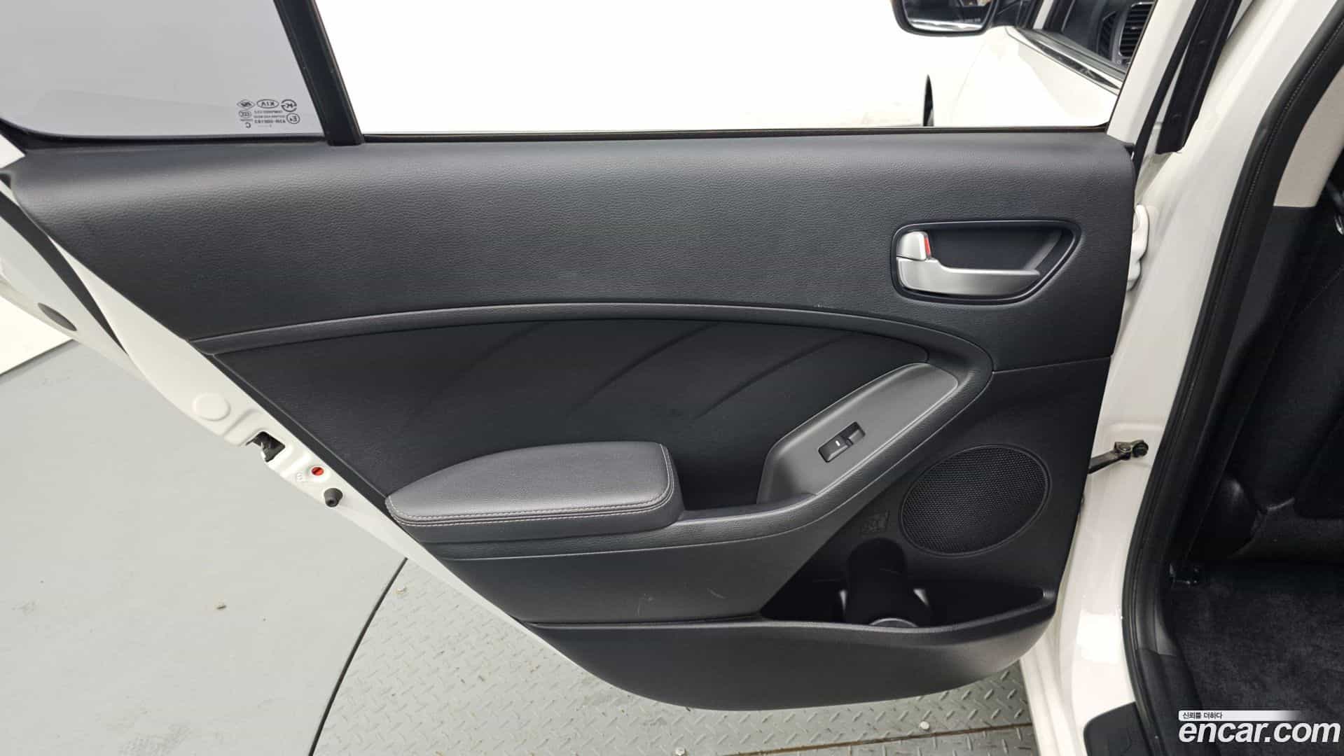 K3 Kia 2018.0-INNER-035