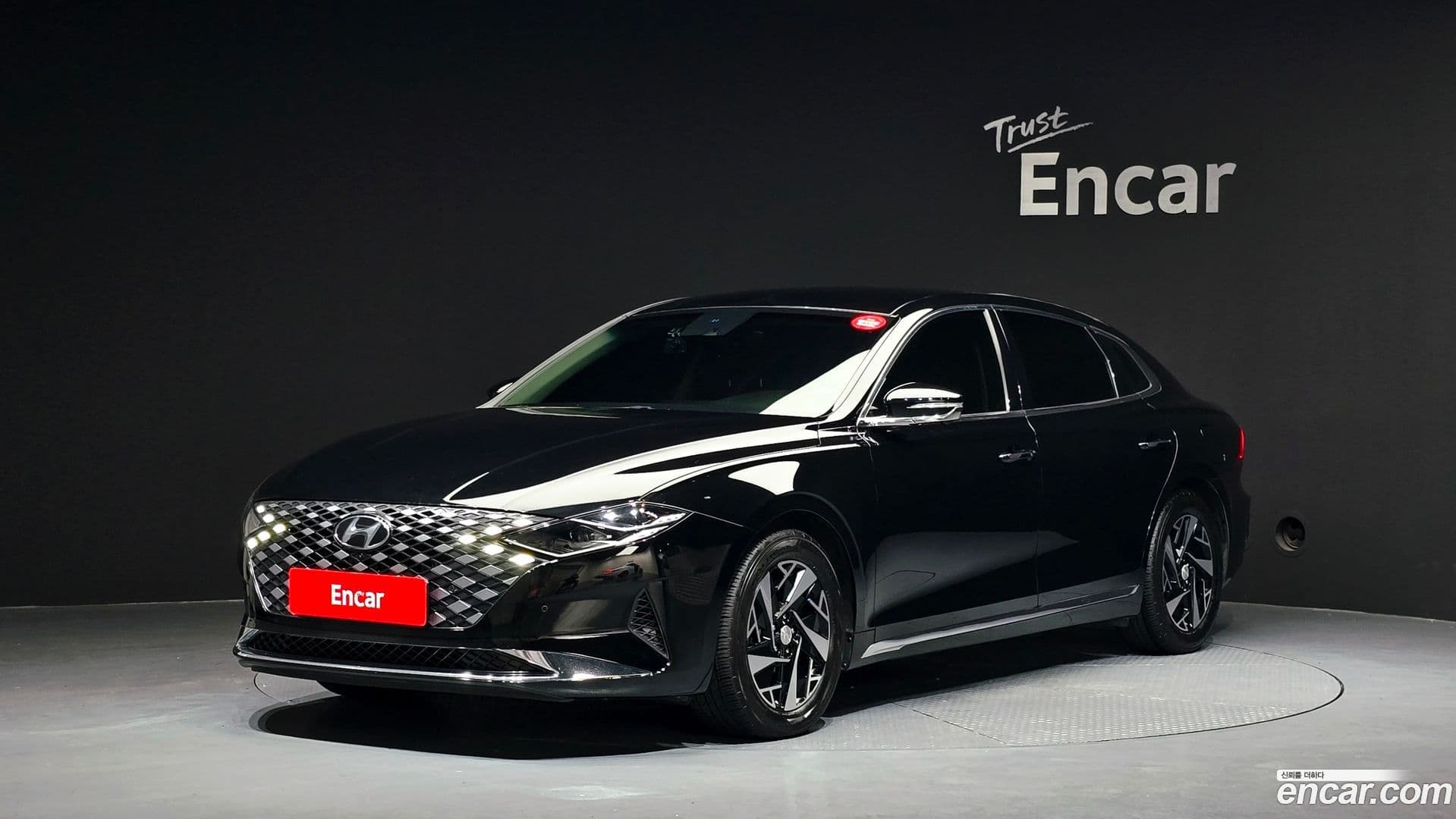 Main__Slider__Photo:Grandeur Hyundai 2020.8-0