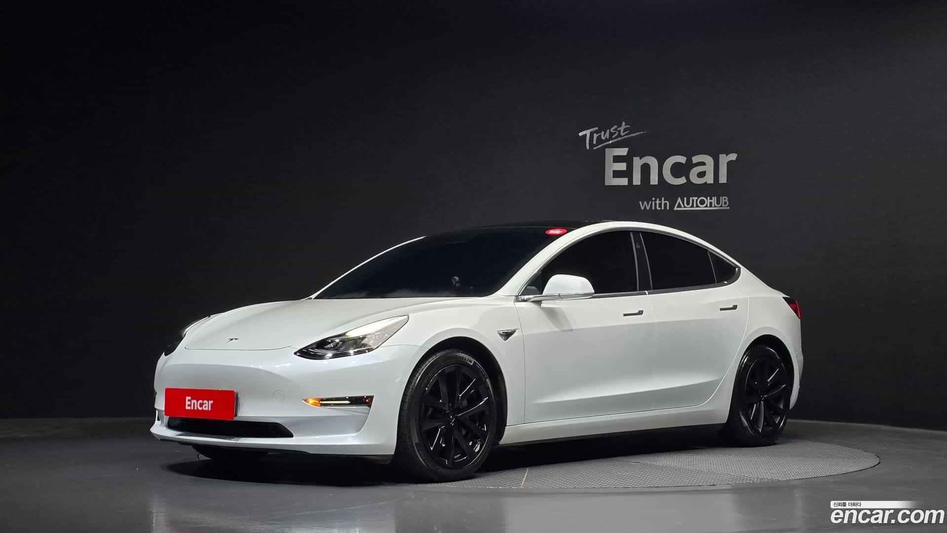 Model 3 Tesla 2020.10-OUTER-001