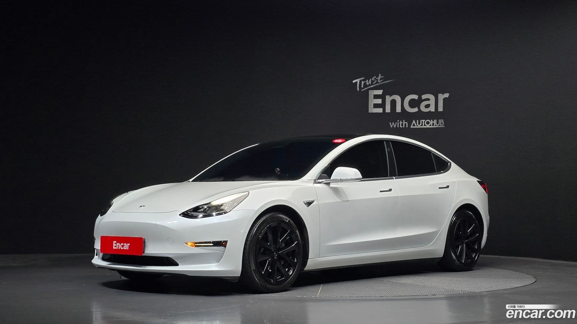 Main__Slider__Photo:Model 3 Tesla 2020.10-0