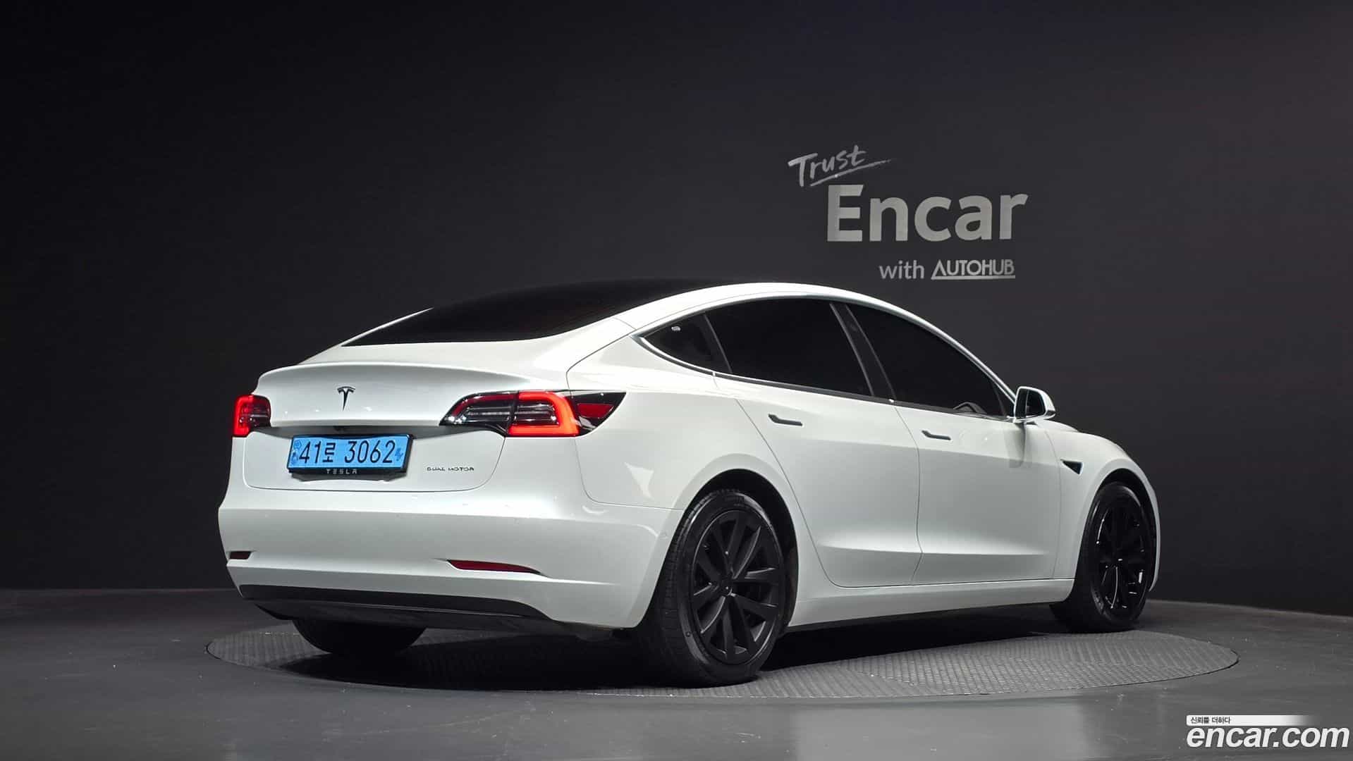 Model 3 Tesla 2020.10-OUTER-002