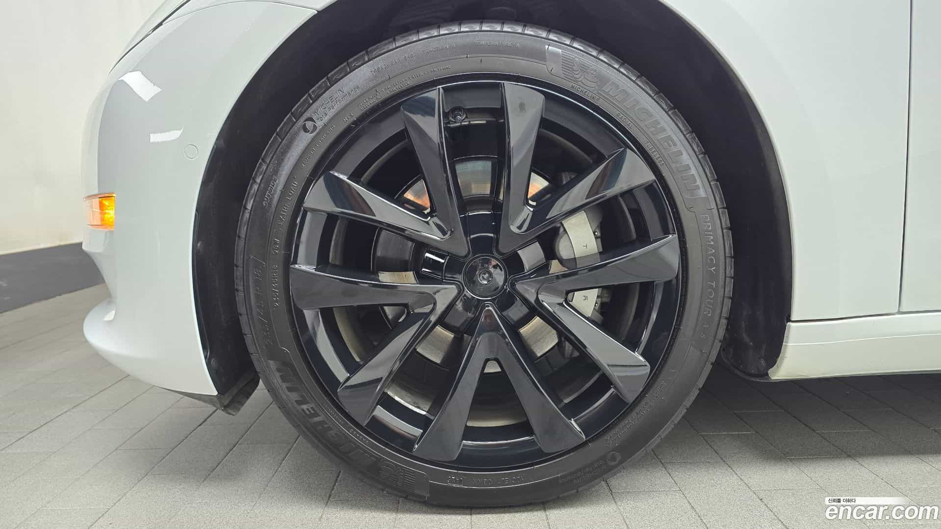 Model 3 Tesla 2020.10-OUTER-005