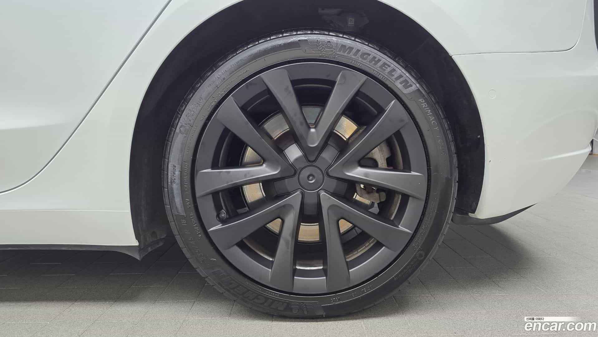 Model 3 Tesla 2020.10-OUTER-031