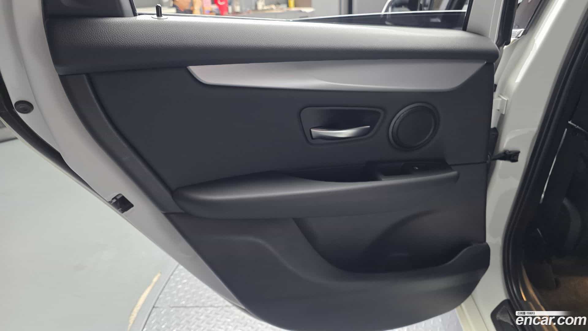 2-Series BMW 2017.6-INNER-035