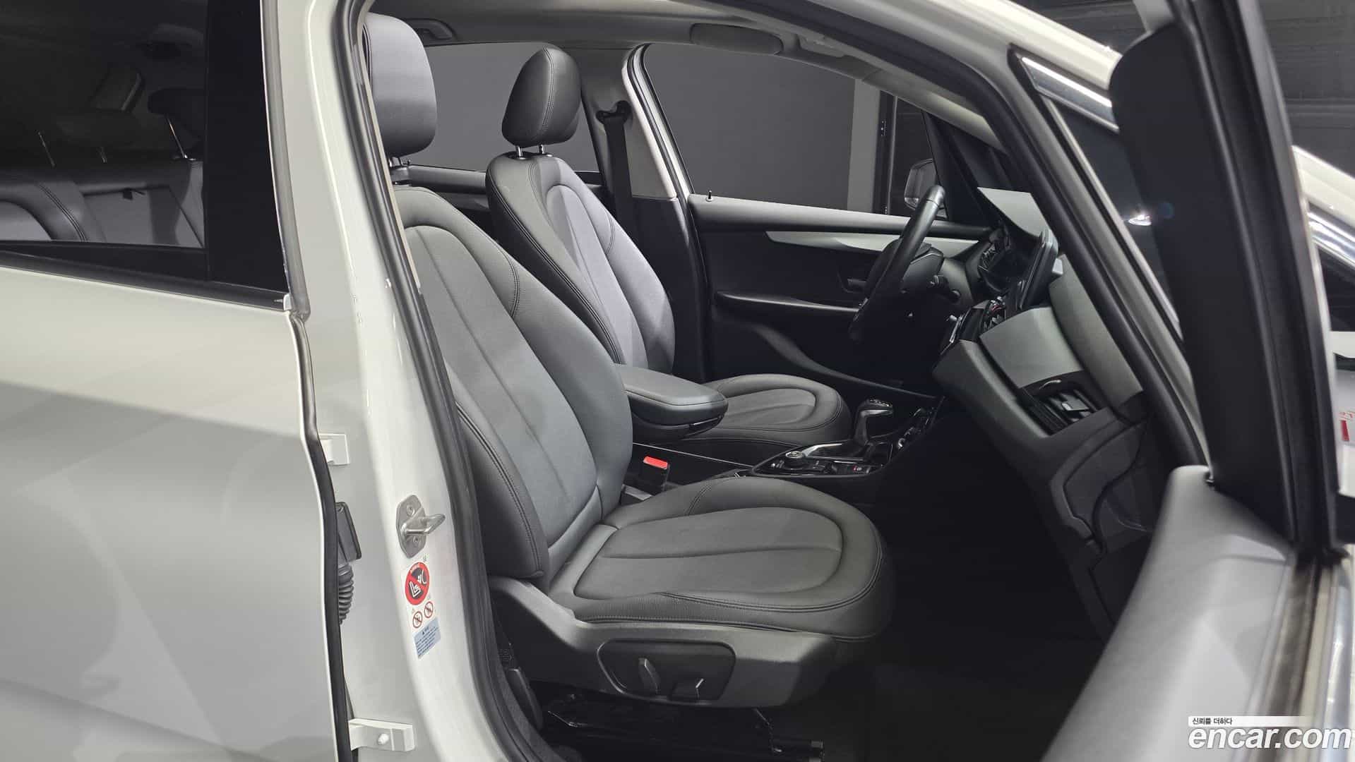 2-Series BMW 2017.6-INNER-036
