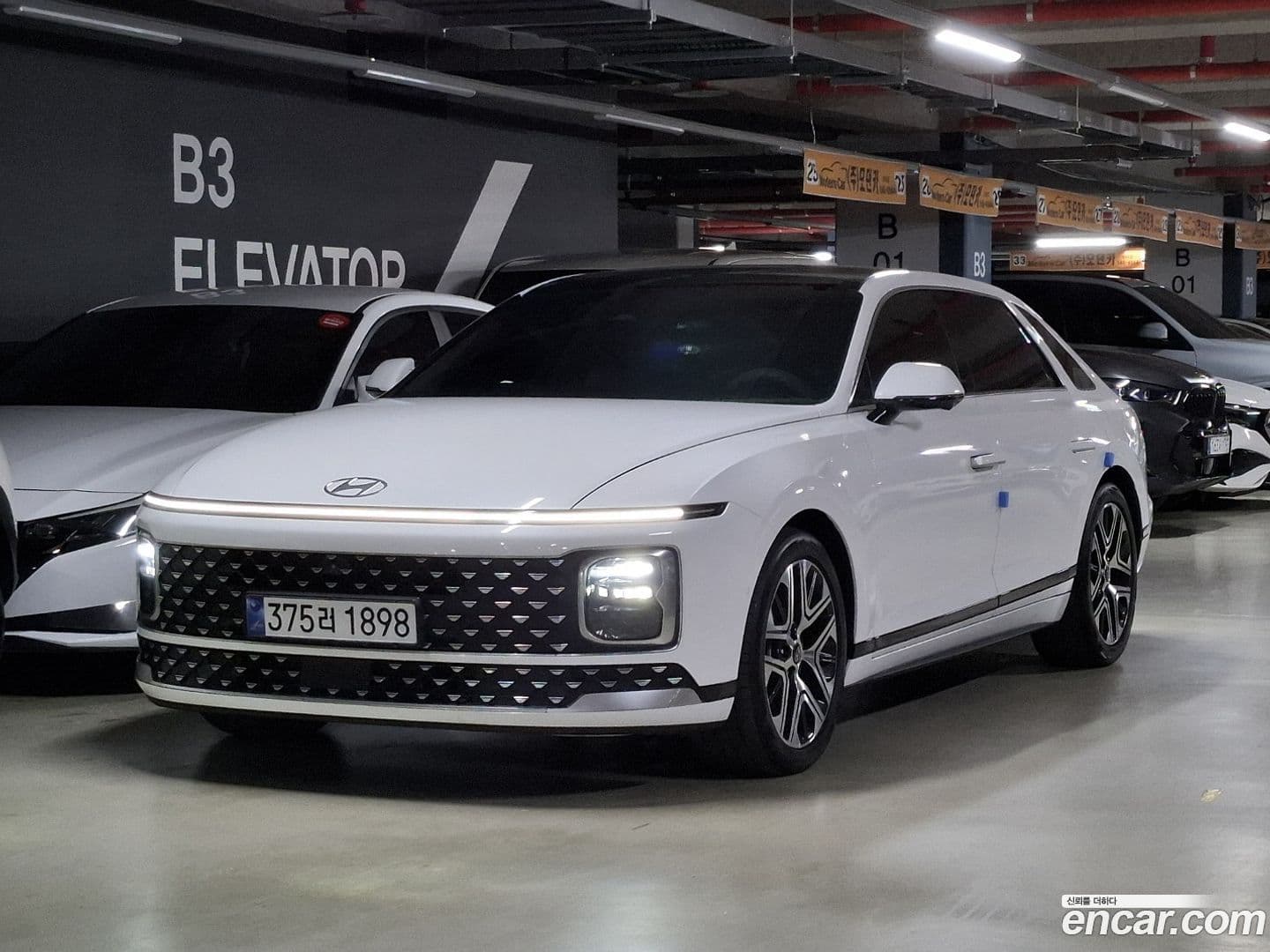 Main__Slider__Photo:Grandeur Hyundai 2023.5-0
