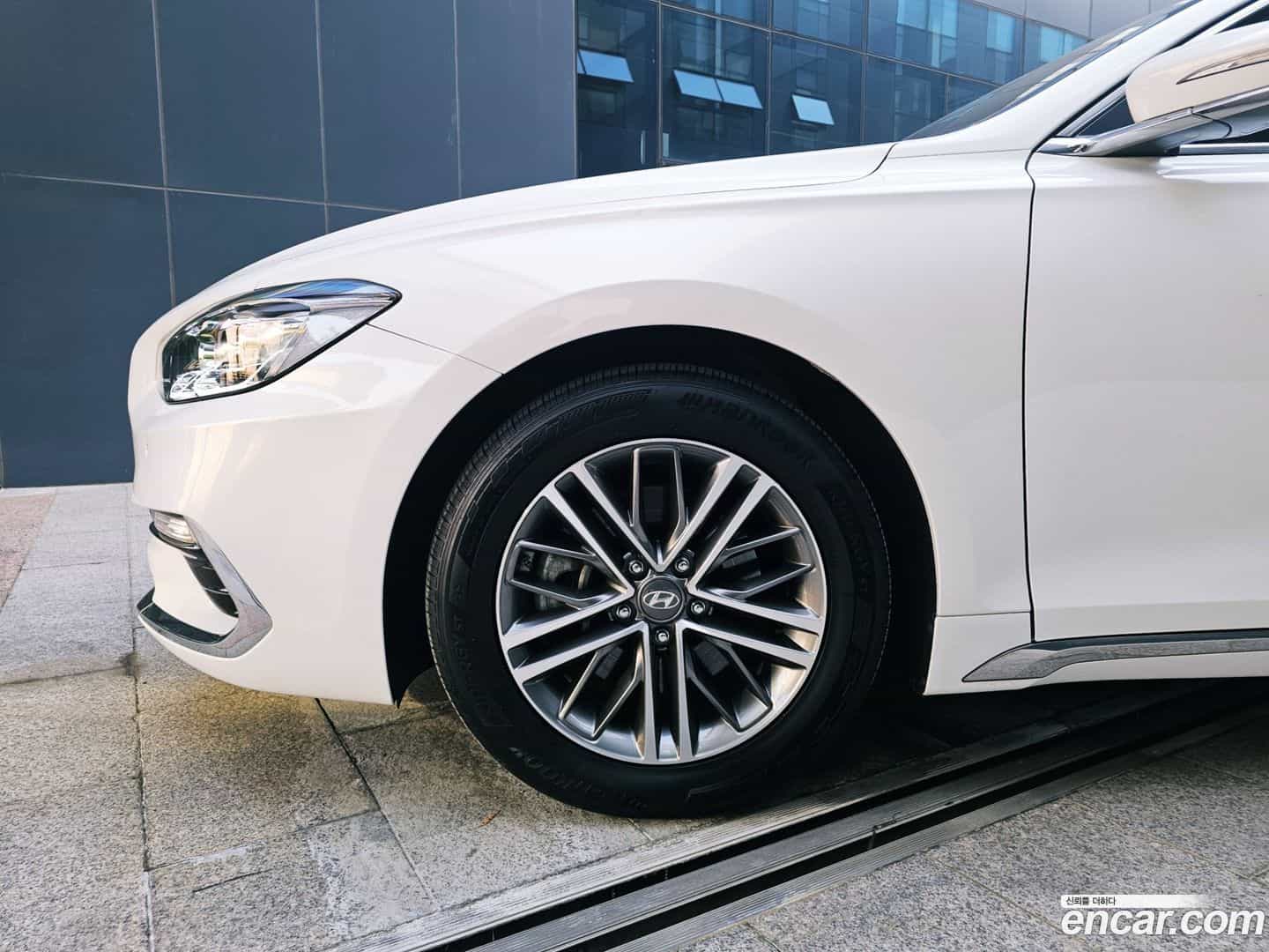 Grandeur Hyundai 2019.7-OPTION-024
