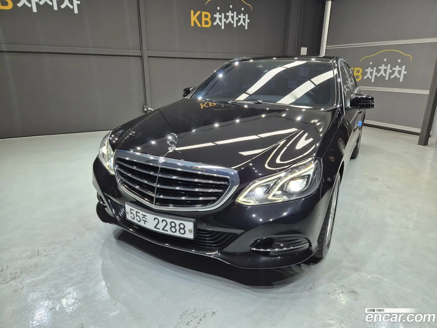 Main__Slider__Photo:E-Class Mercedes-Benz 2013.7-0