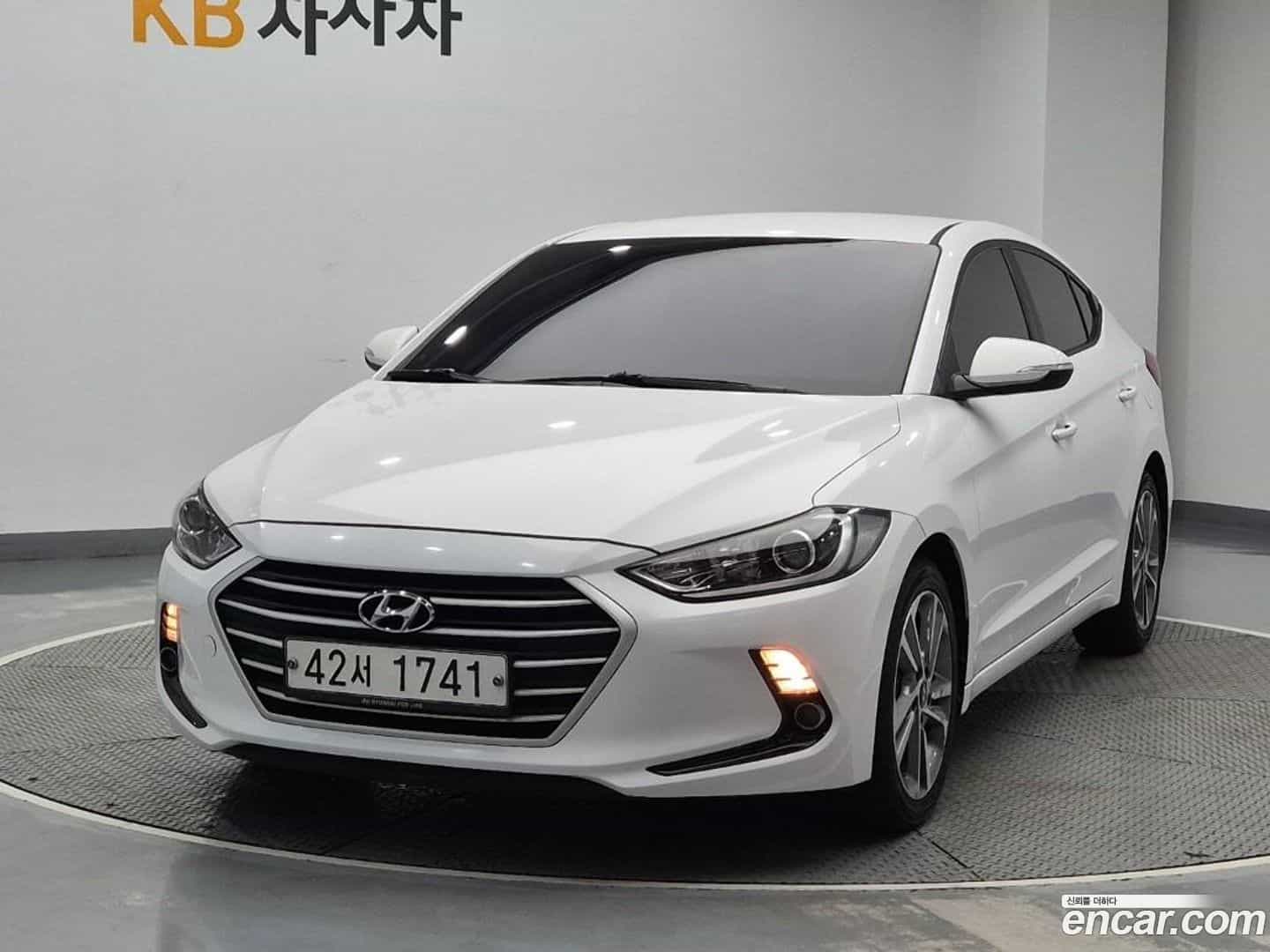AVANTE Hyundai 2017.1-OUTER-001