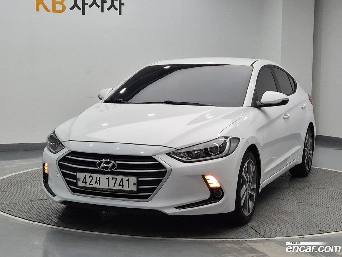 Main__Slider__Photo:AVANTE Hyundai 2017.1-0