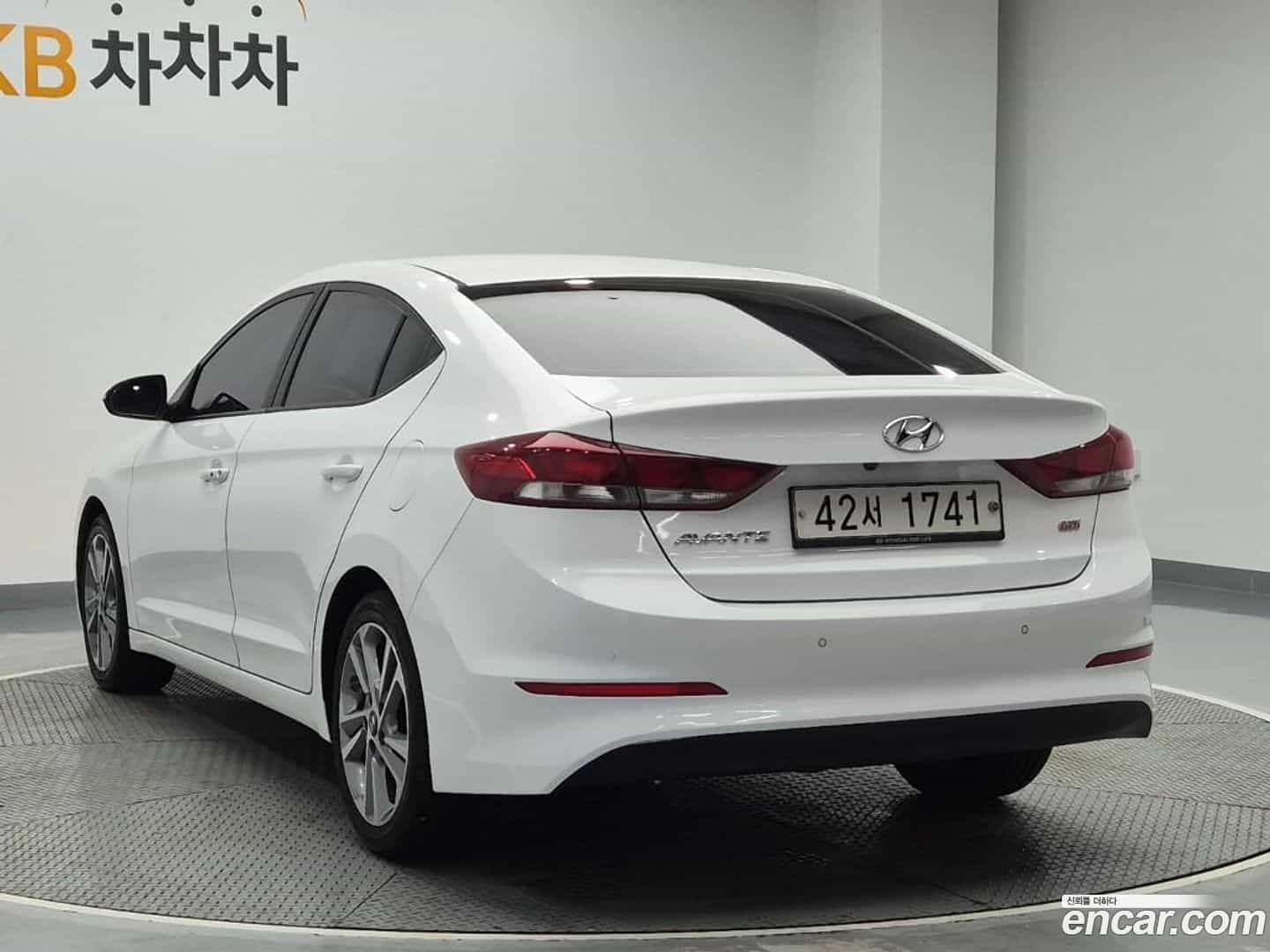 AVANTE Hyundai 2017.1-OUTER-002