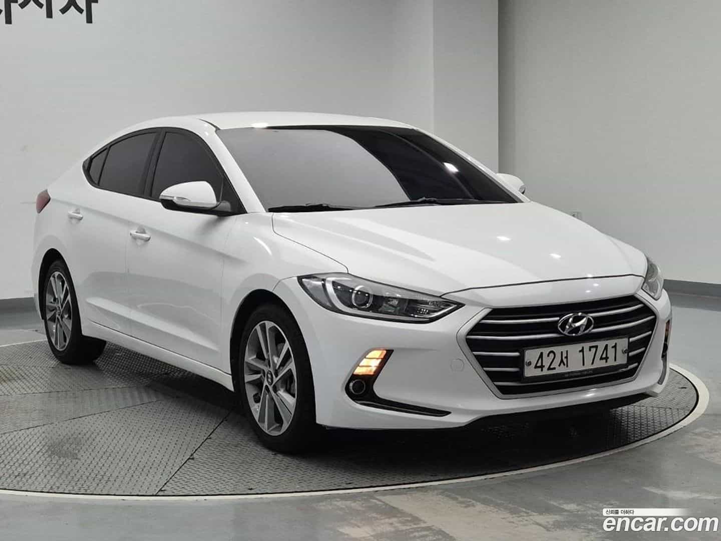 AVANTE Hyundai 2017.1-OUTER-003