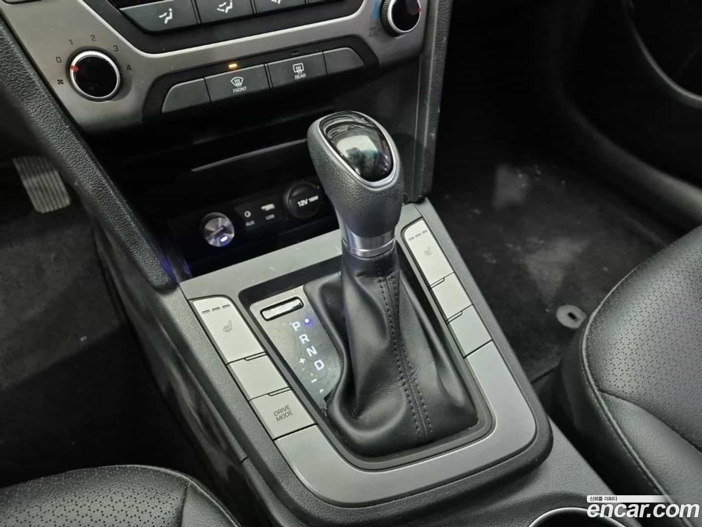 AVANTE Hyundai 2017.1-INNER-009