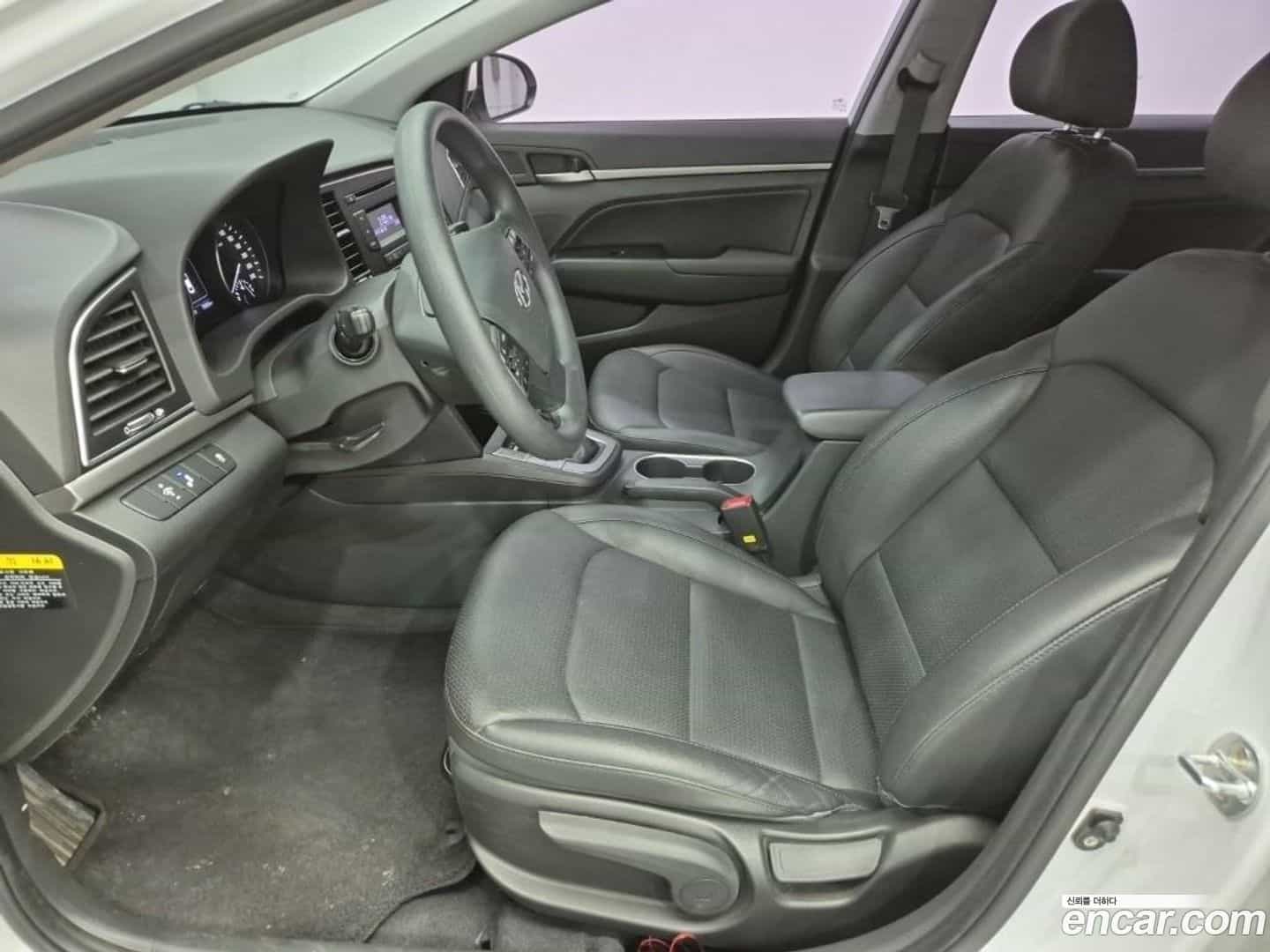 AVANTE Hyundai 2017.1-INNER-010