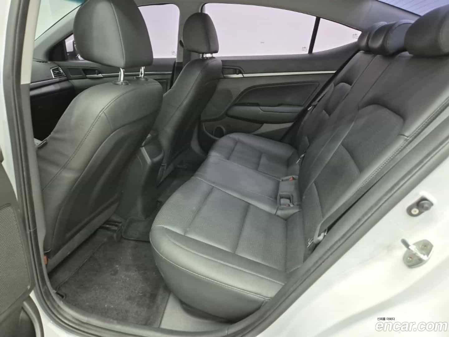 AVANTE Hyundai 2017.1-OPTION-021