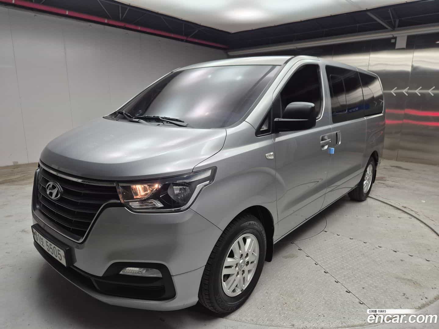 Starex Hyundai 2019.10-OUTER-001