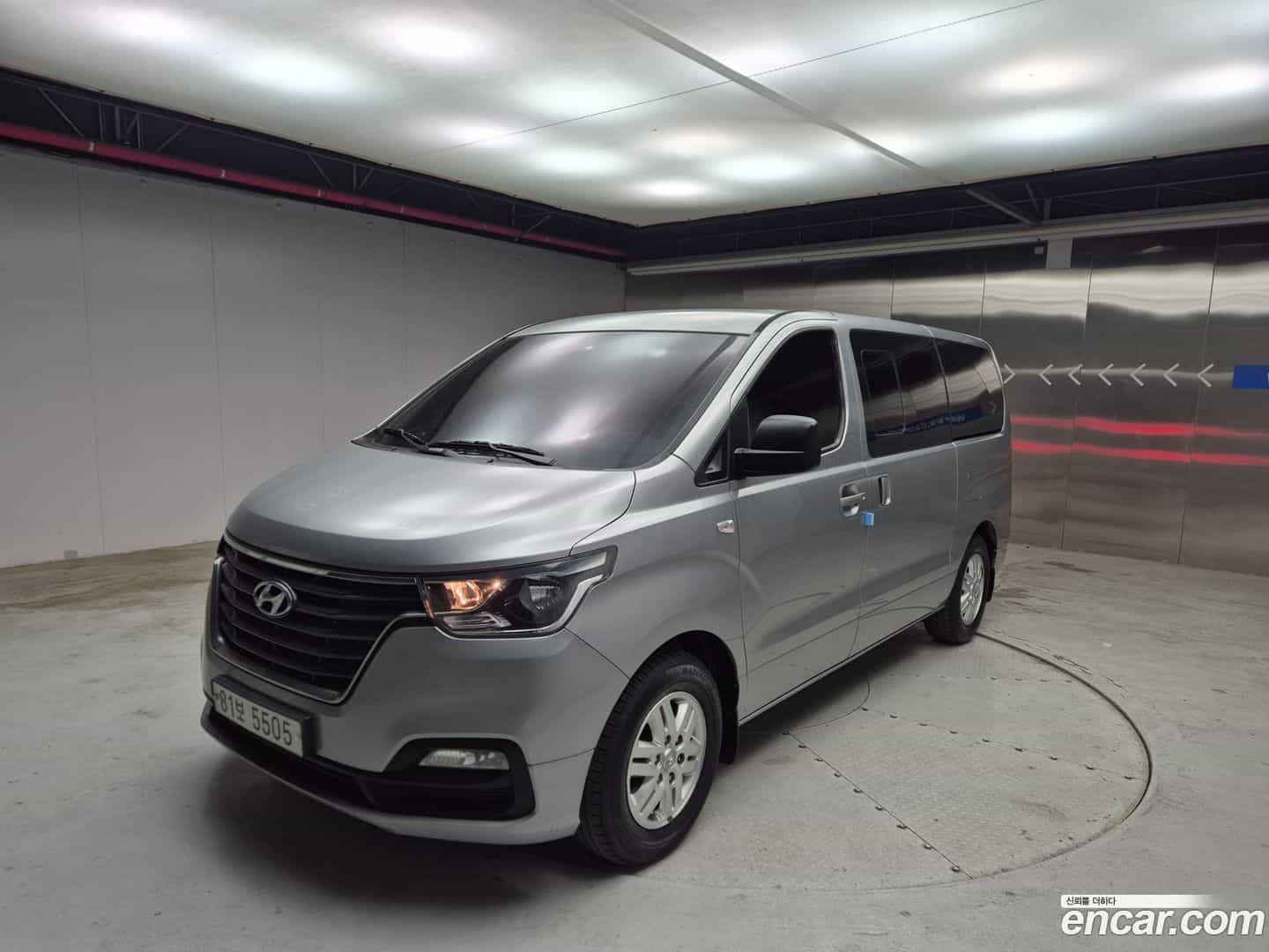 Starex Hyundai 2019.10-INNER-007