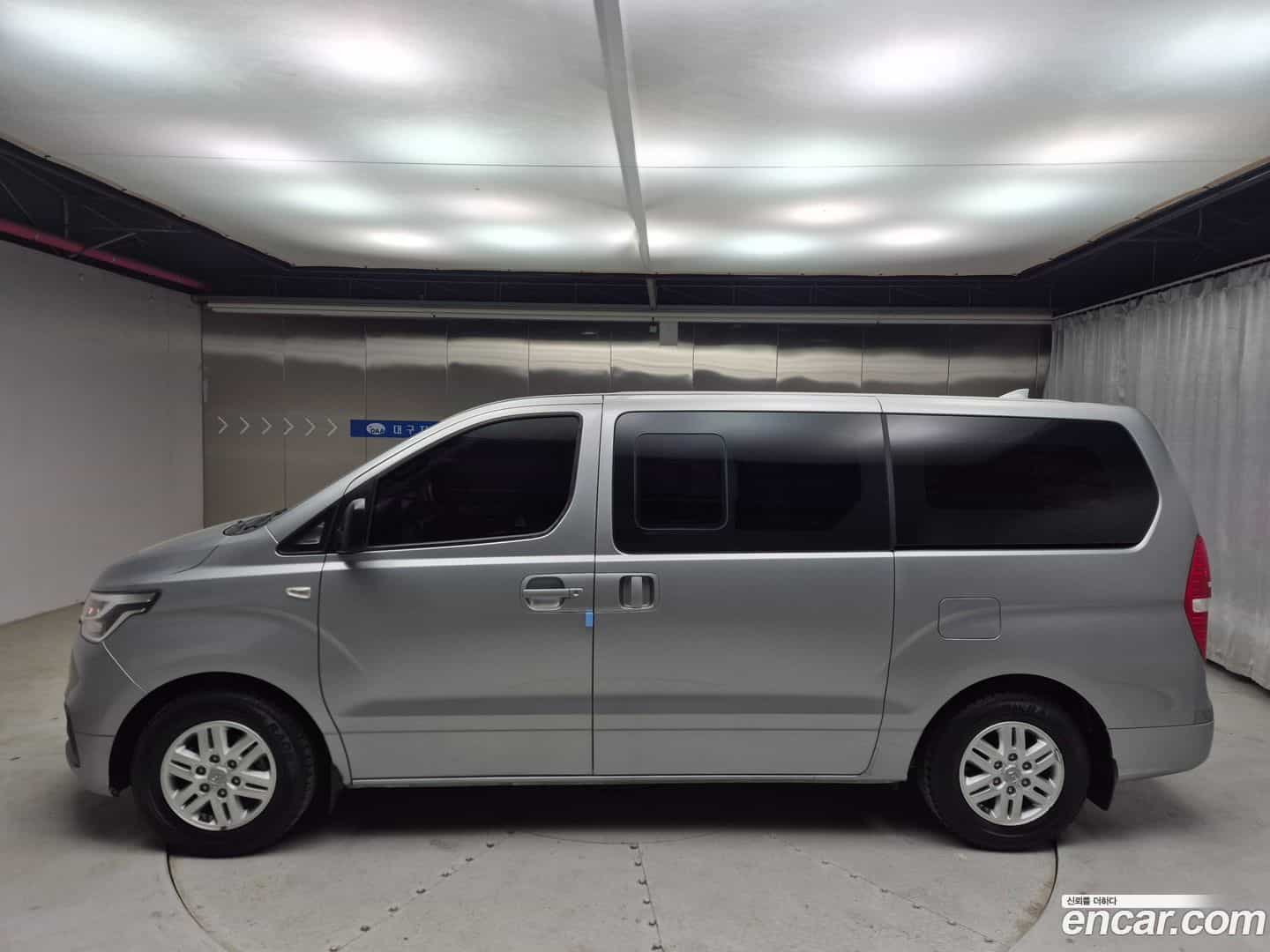 Starex Hyundai 2019.10-INNER-008