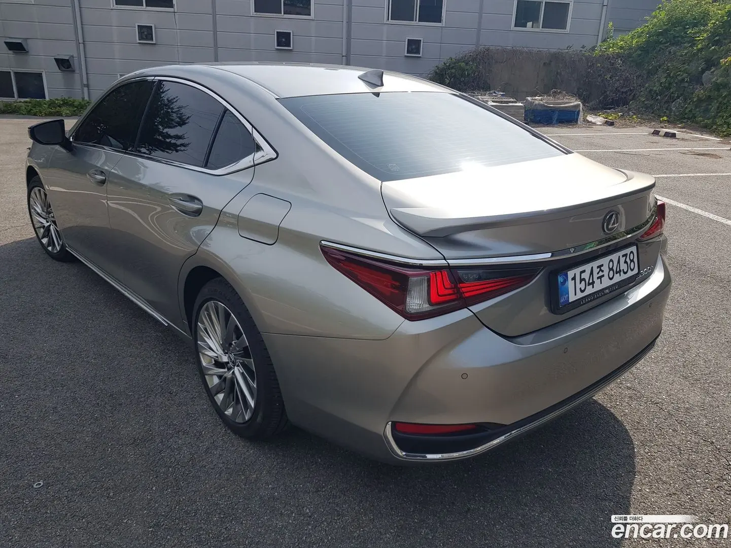Main__Slider__Photo:ES Lexus 2025.5-1
