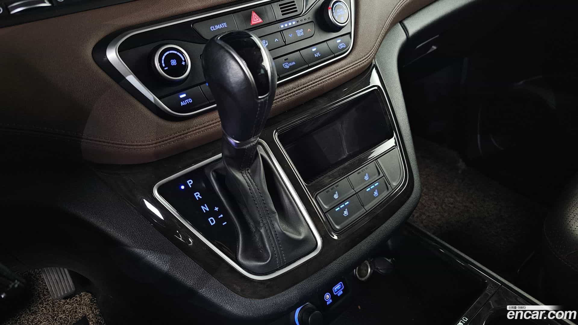 Starex Hyundai 2018.2-INNER-009