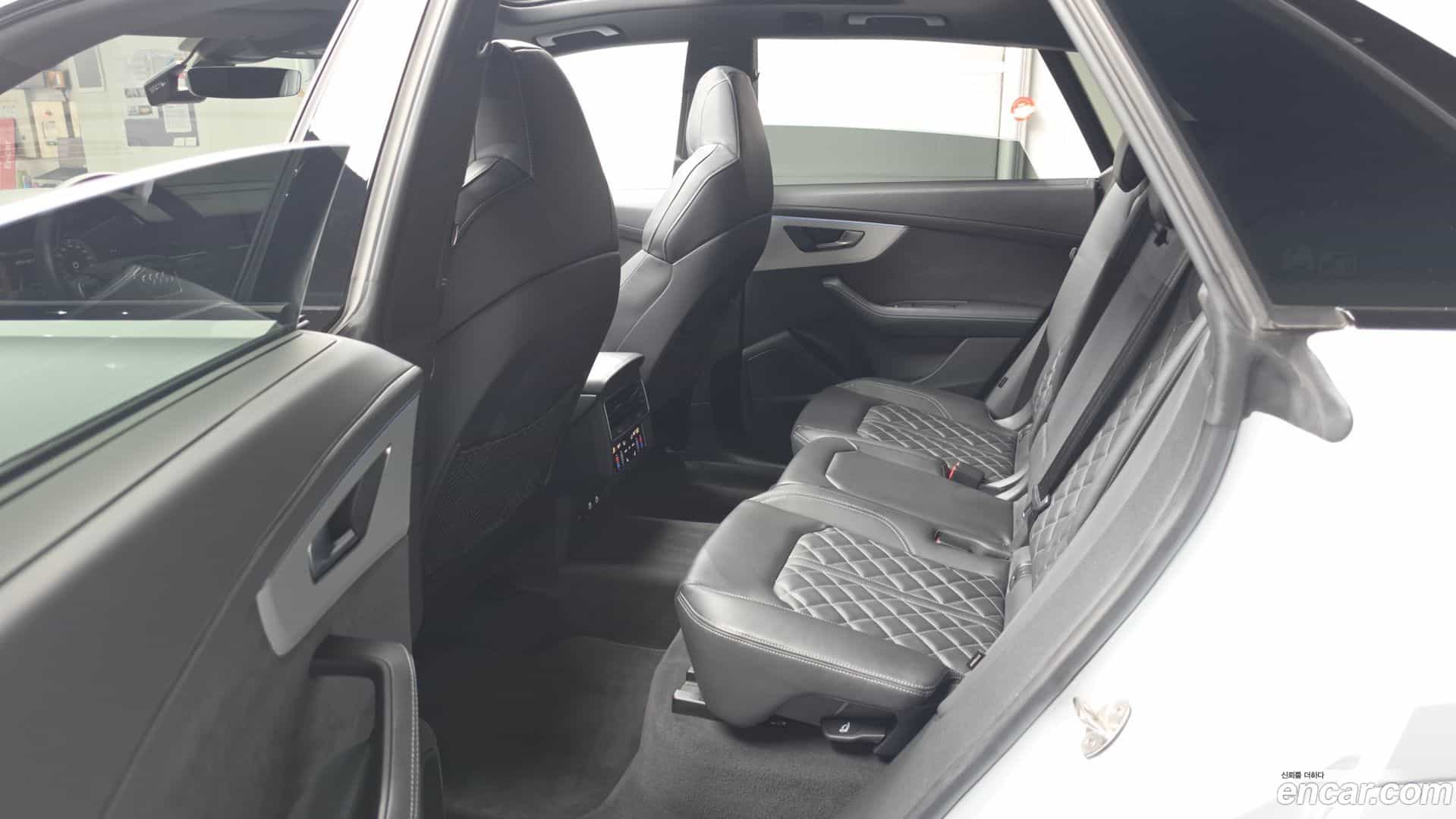 Q8 Audi 2023.4-OPTION-015