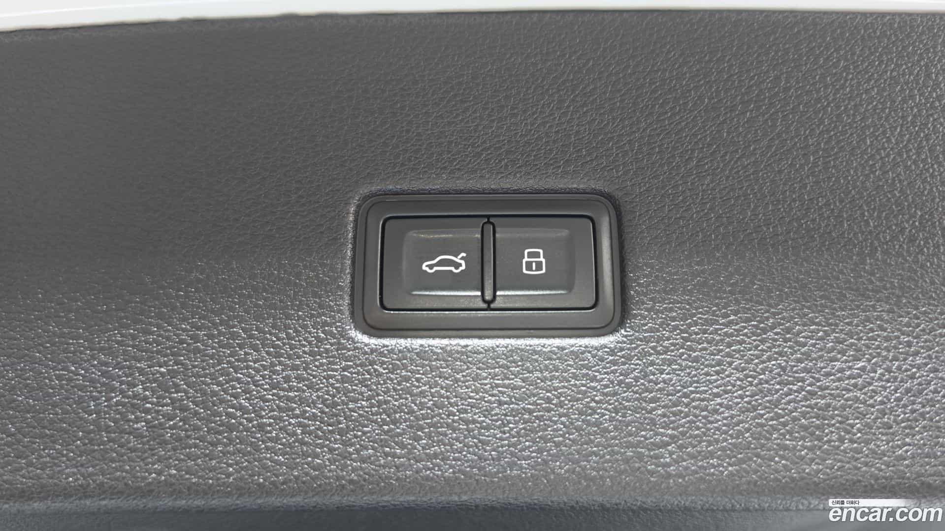 Q8 Audi 2023.4-OPTION-020
