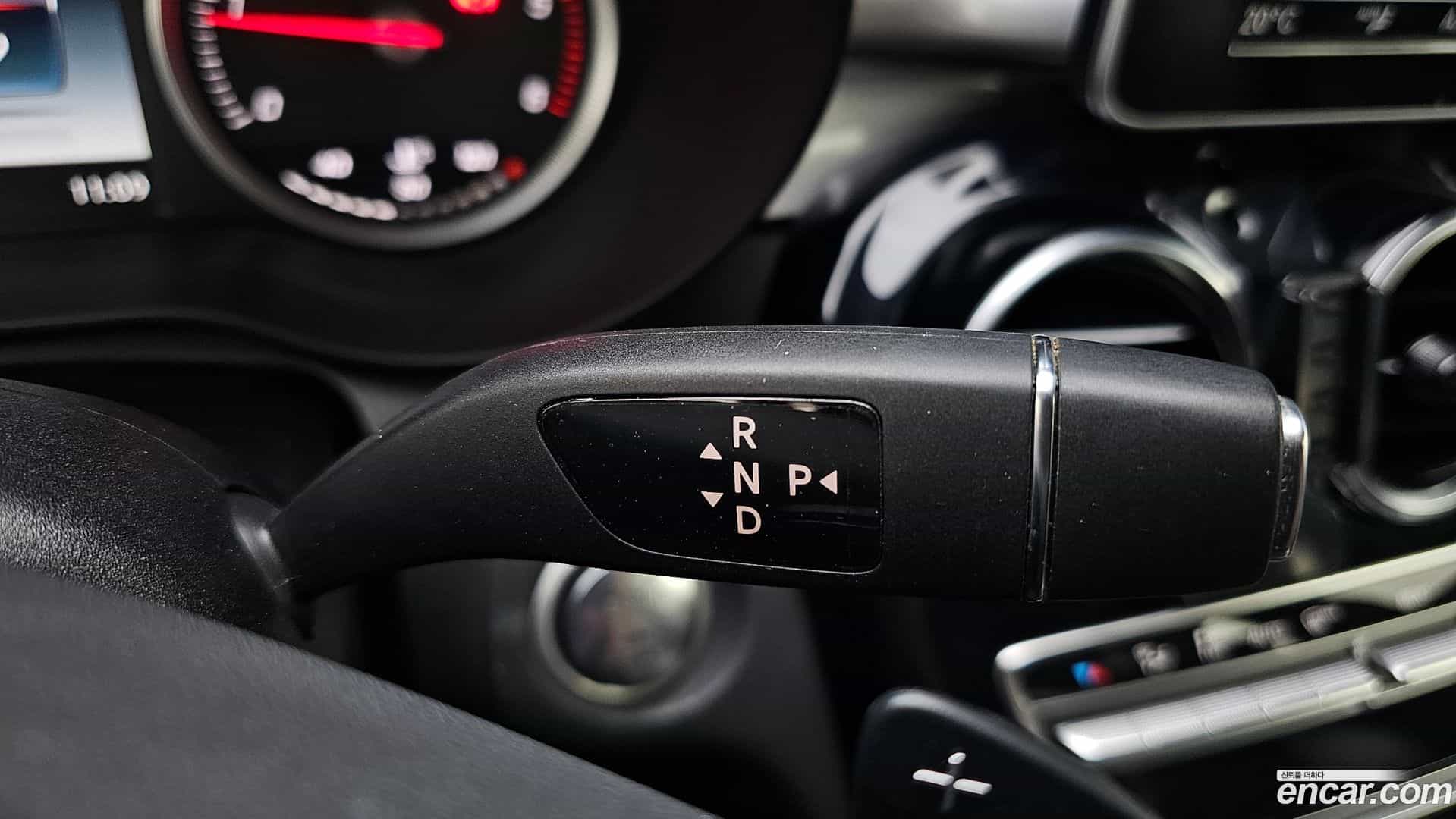 C-Class Mercedes-Benz 2018.3-INNER-009