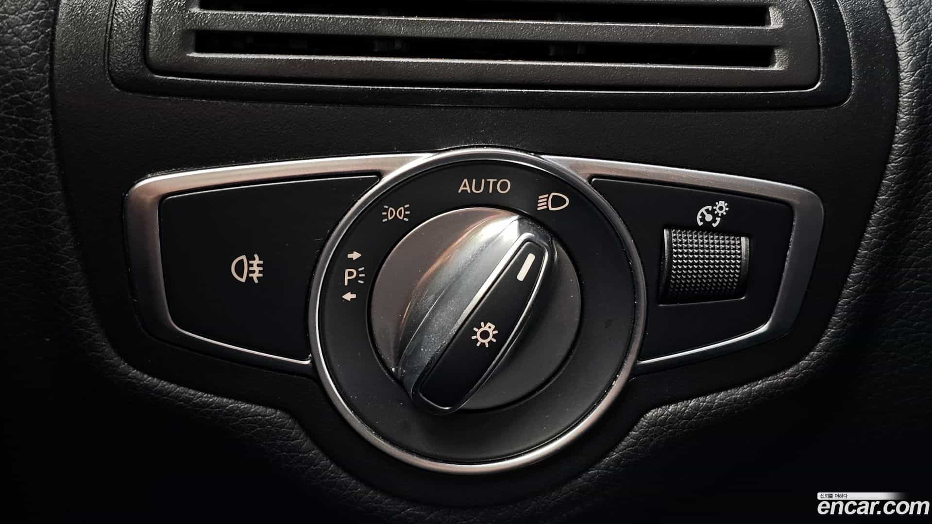 C-Class Mercedes-Benz 2018.3-OPTION-023