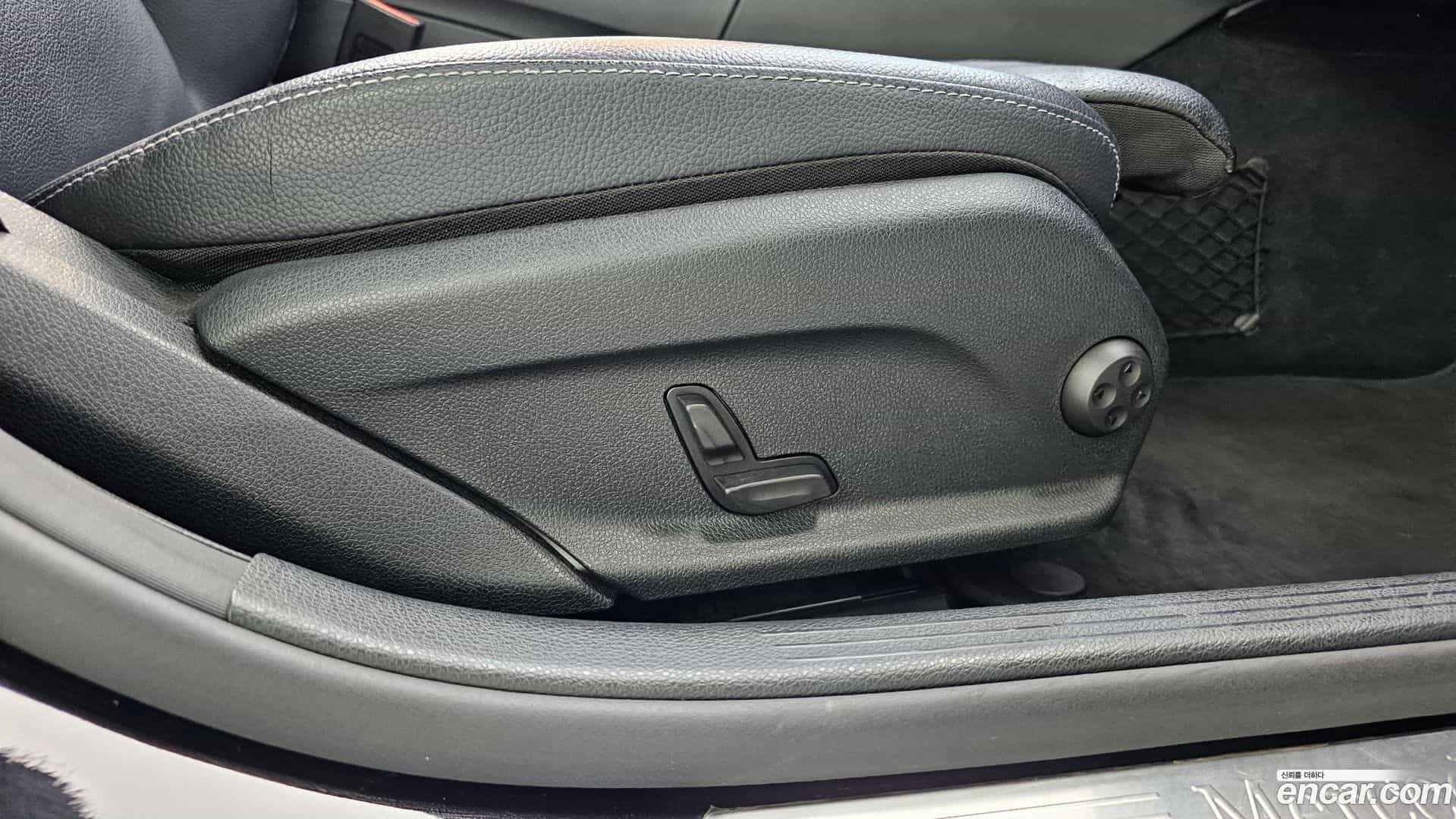 C-Class Mercedes-Benz 2018.3-OPTION-041