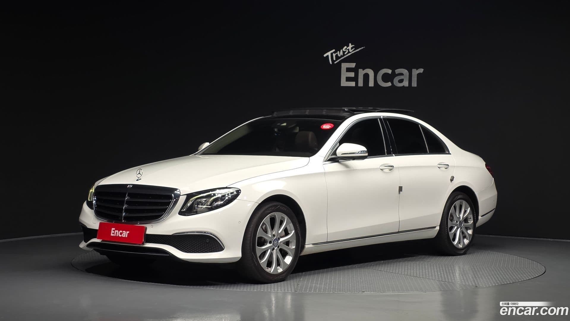 Main__Slider__Photo:E-Class Mercedes-Benz 2016.6-0