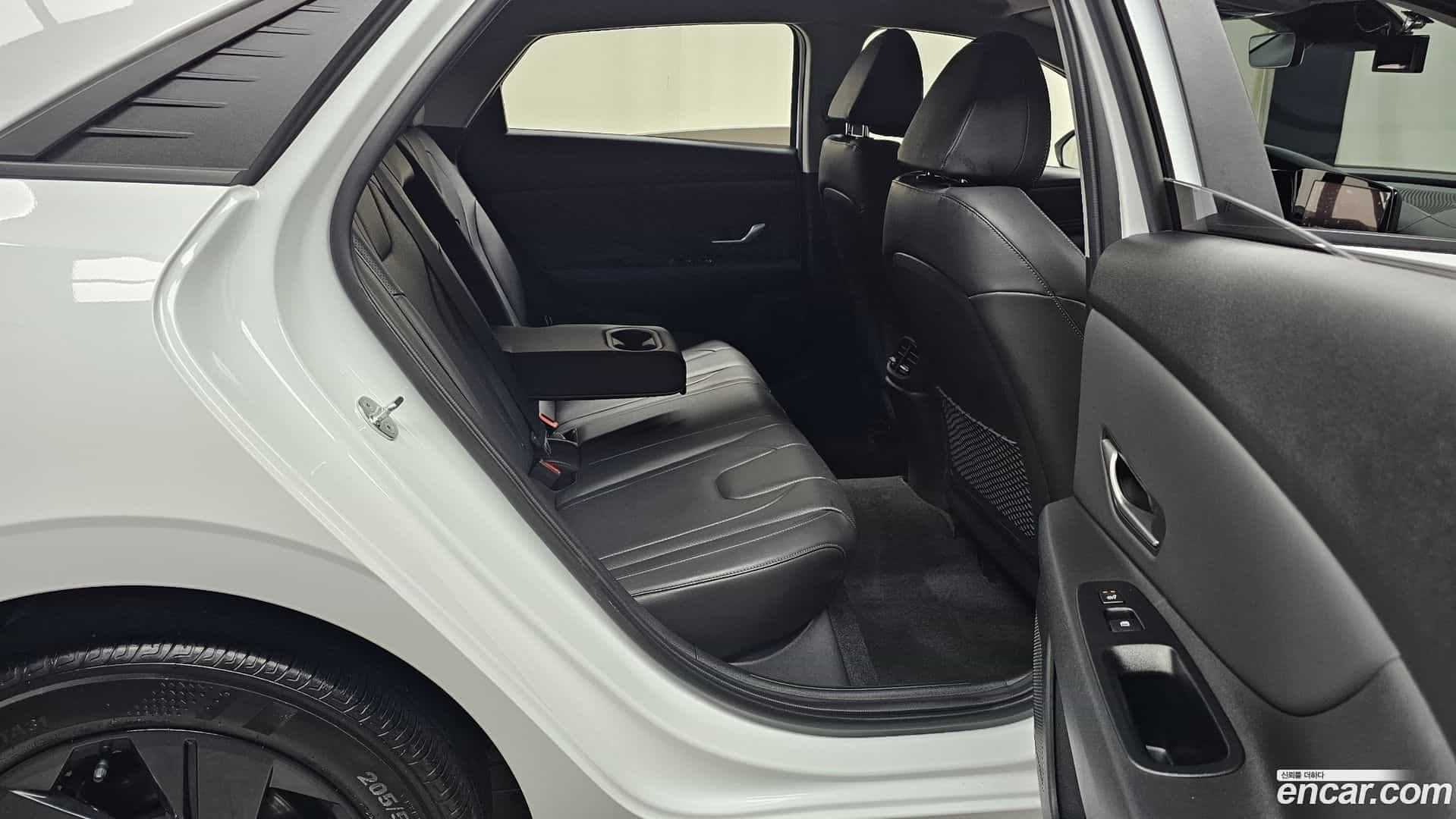 AVANTE Hyundai 2022.11-OPTION-015