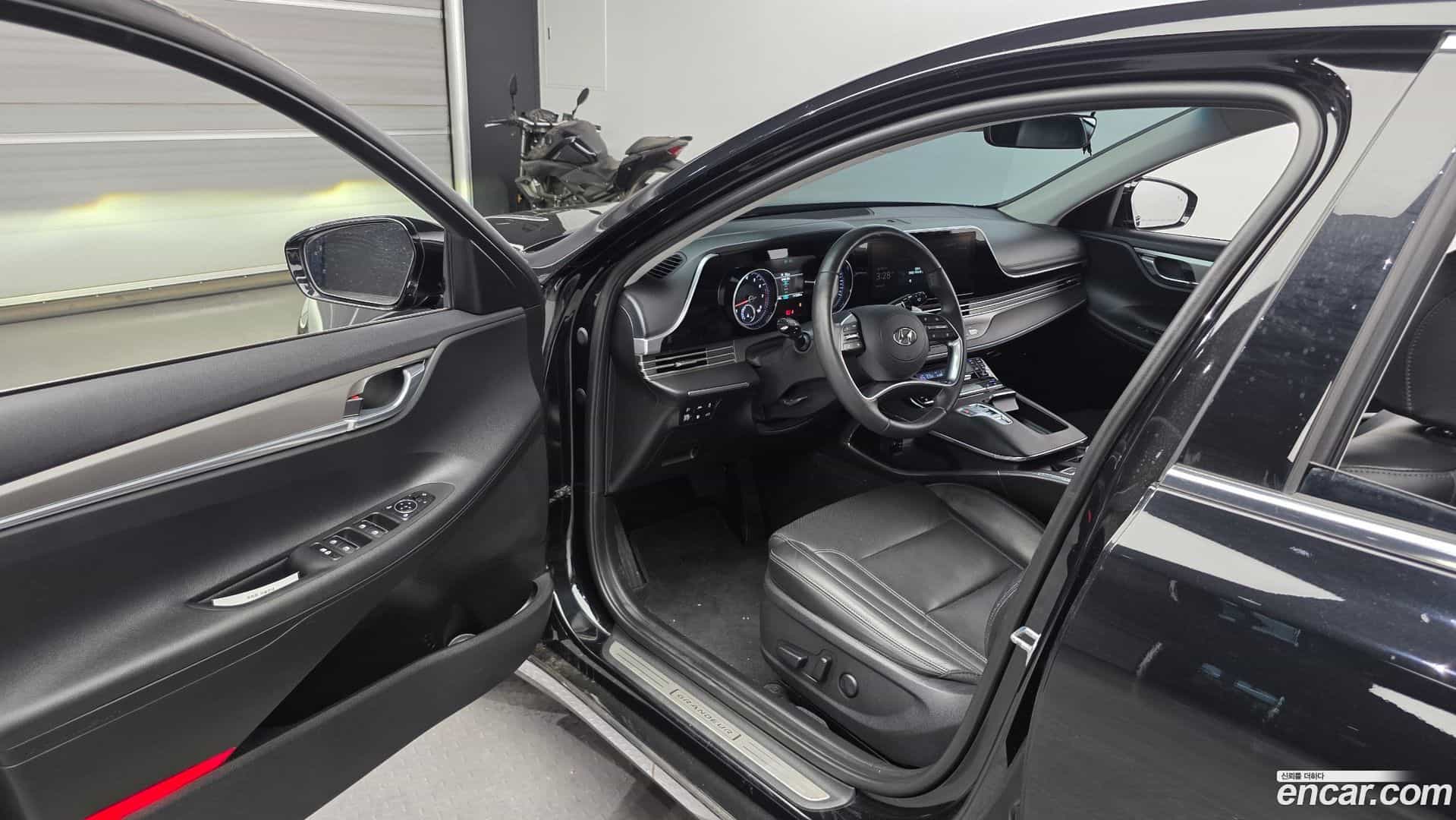 Grandeur Hyundai 2022.1-INNER-010