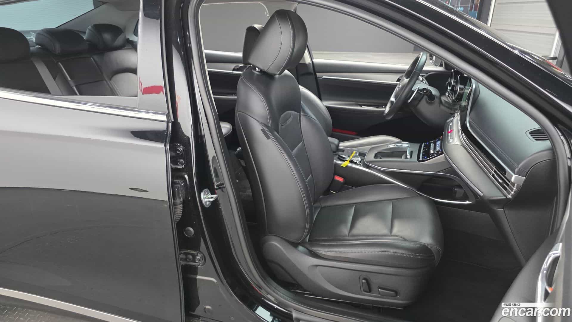 Grandeur Hyundai 2022.1-INNER-036