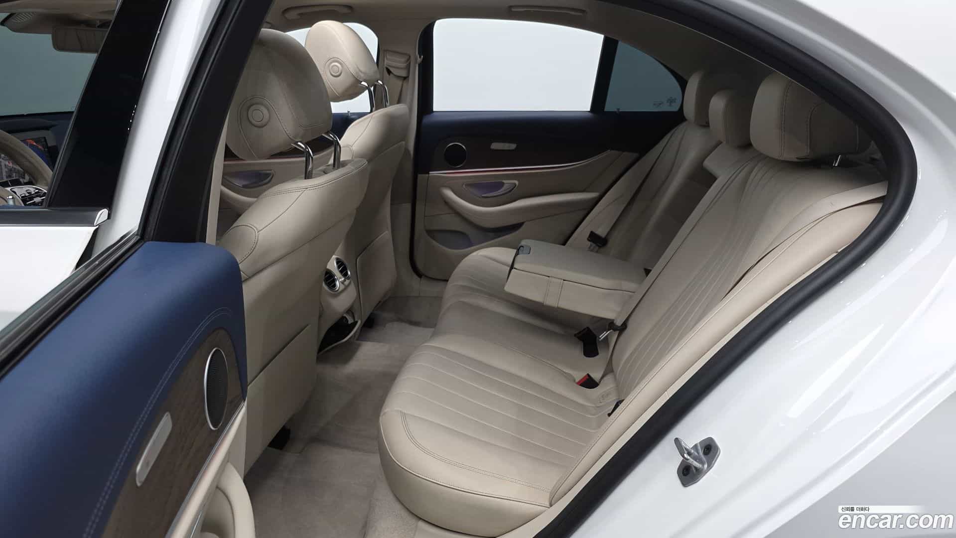 E-Class Mercedes-Benz 2019.7-OPTION-015